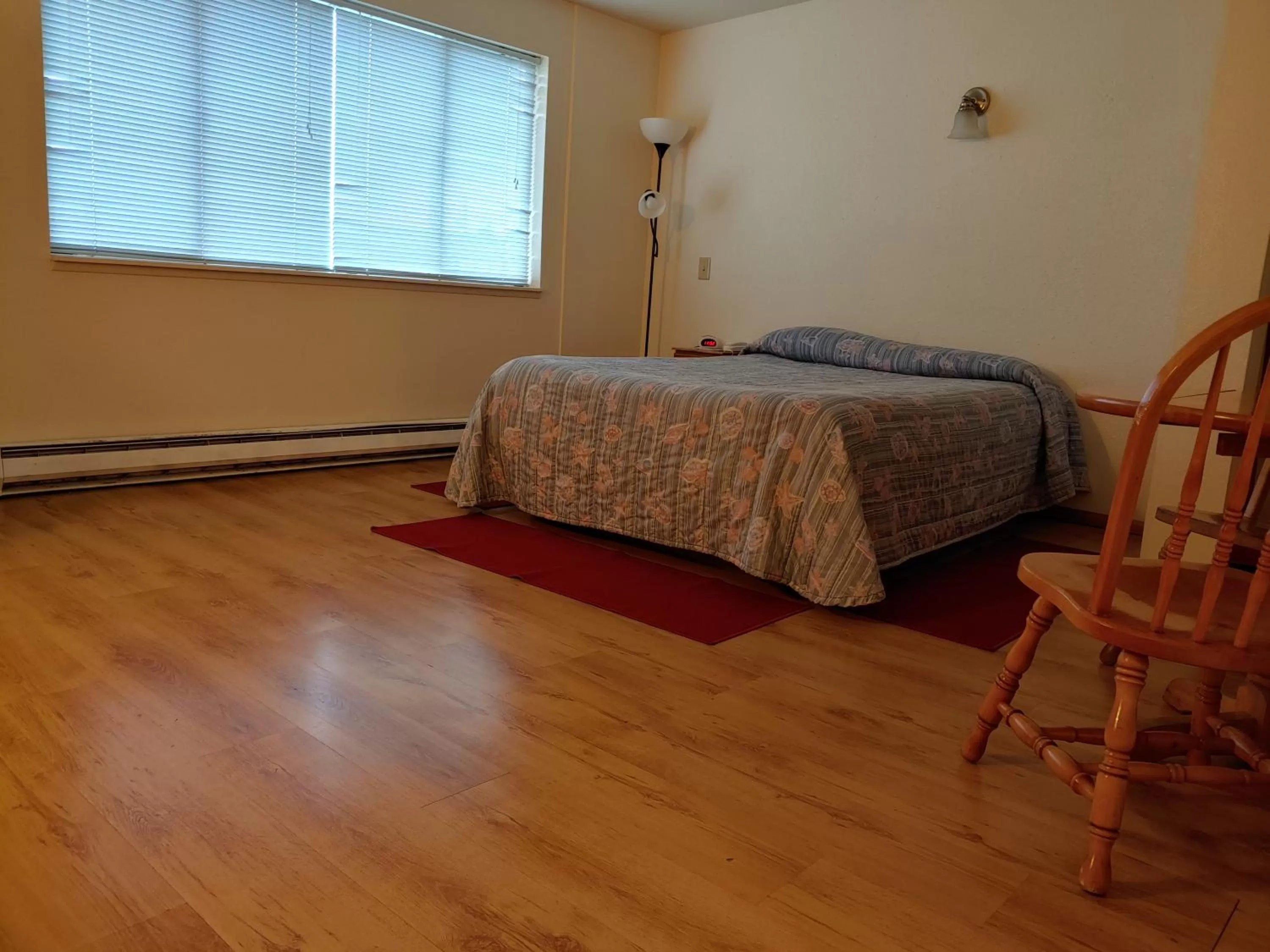 Bed in The Dublin House Motel