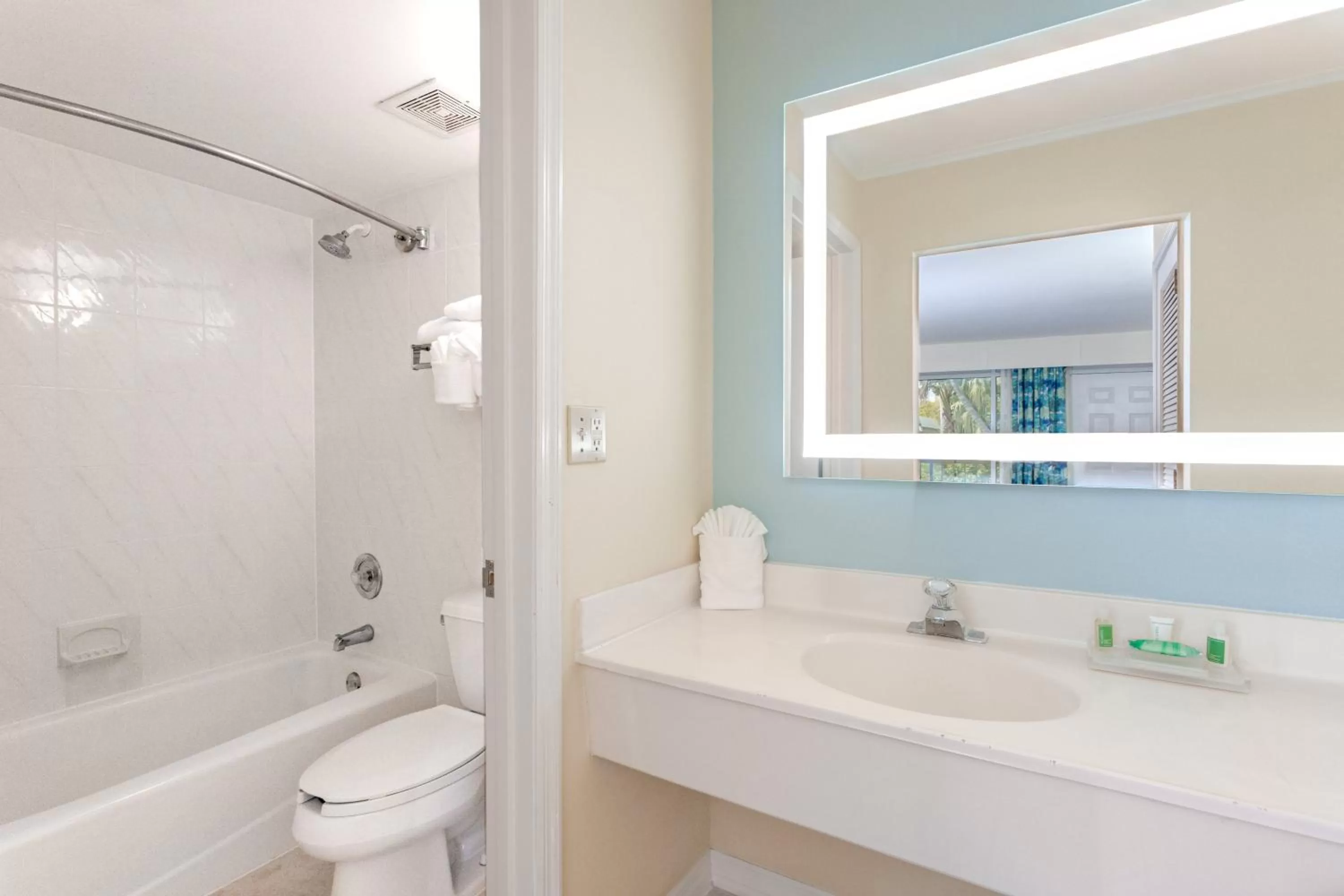 Bathroom in Holiday Inn Key Largo by IHG