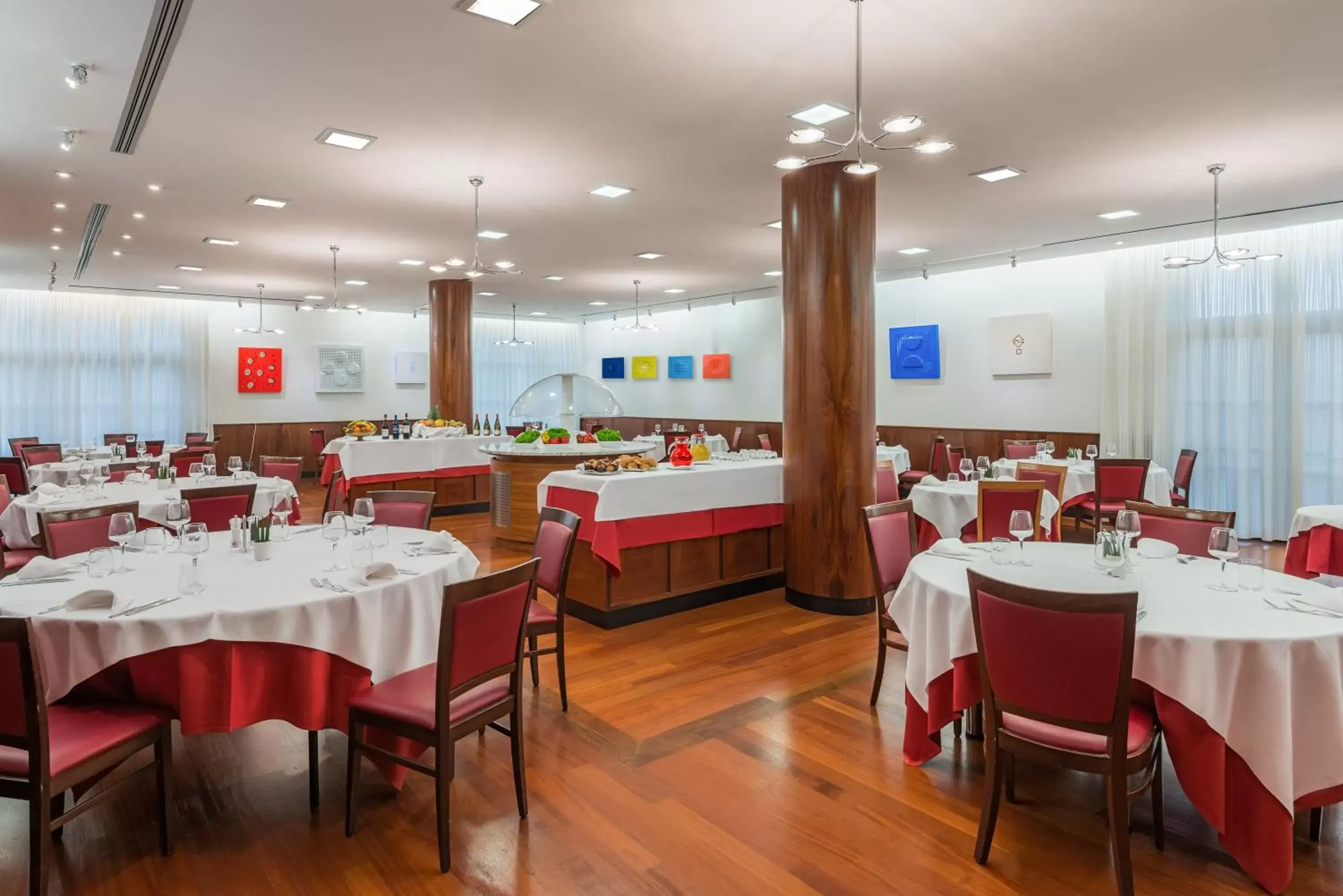 Meeting/conference room, Restaurant/Places to Eat in Crowne Plaza Venice East, an IHG Hotel