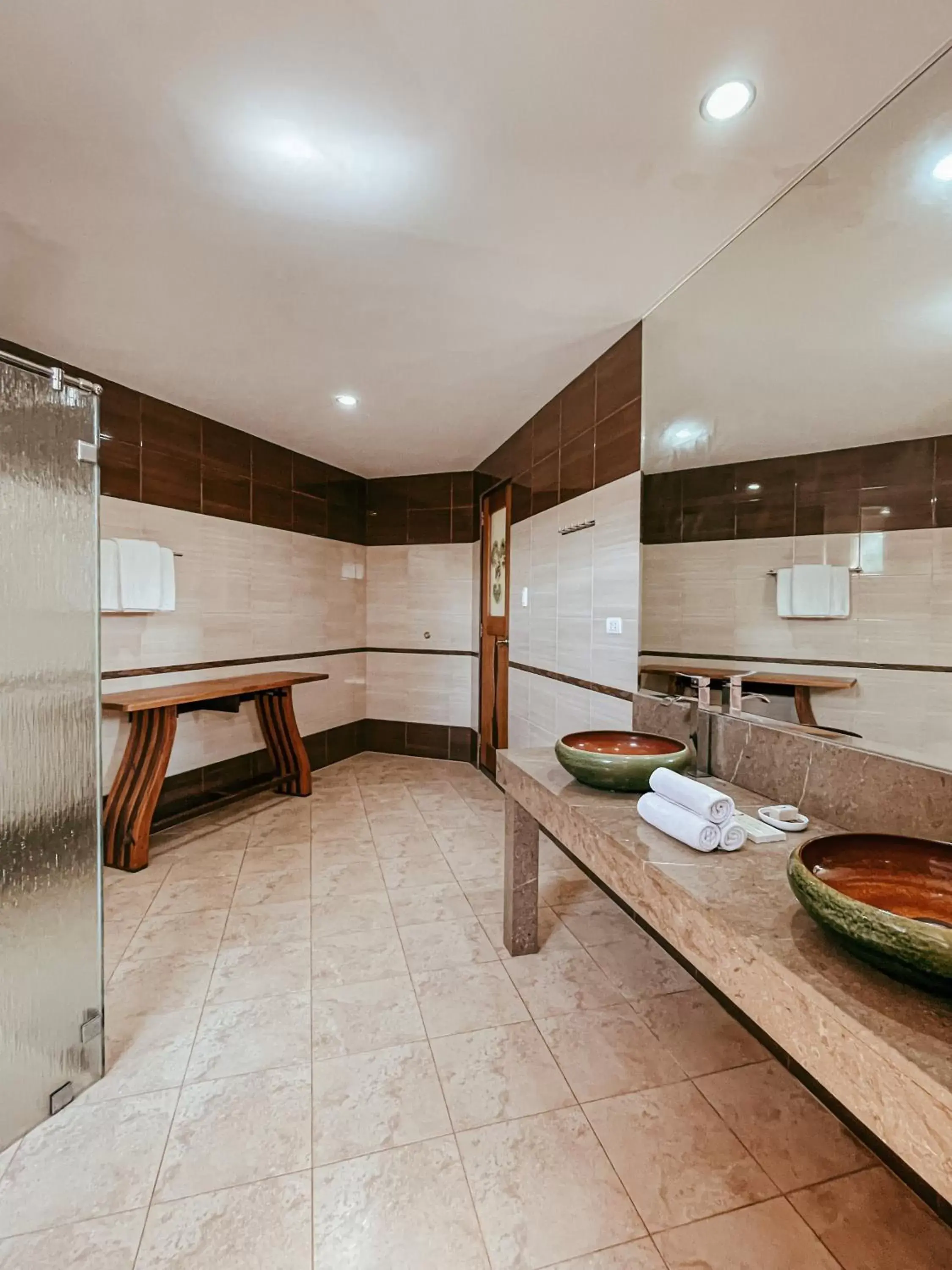 Bathroom in Corto del Mar Hotel
