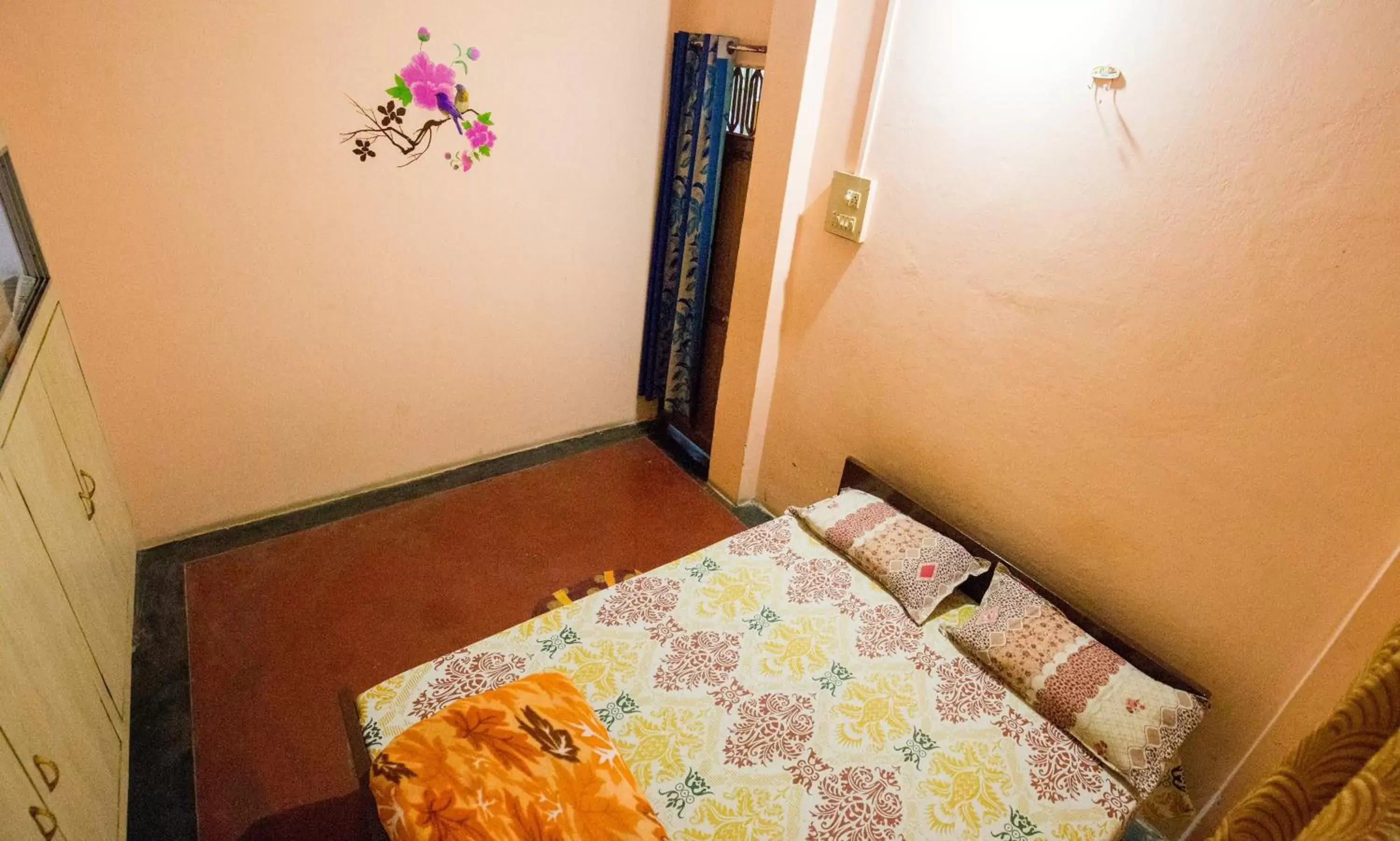 Bed in Somit Paying Guest House Bed in Somit Paying Guest House