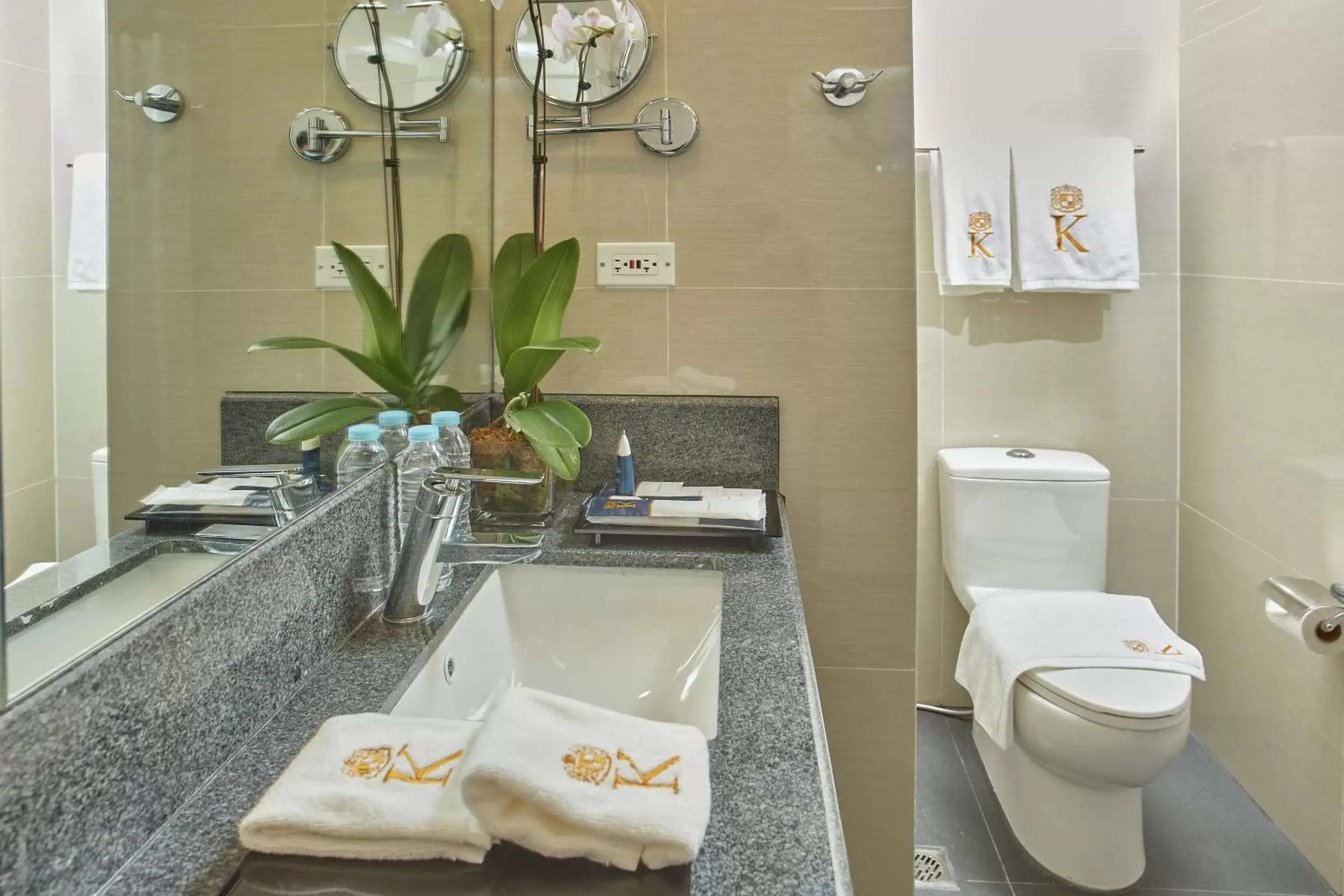 Toilet, Bathroom in Kingsford Hotel Manila