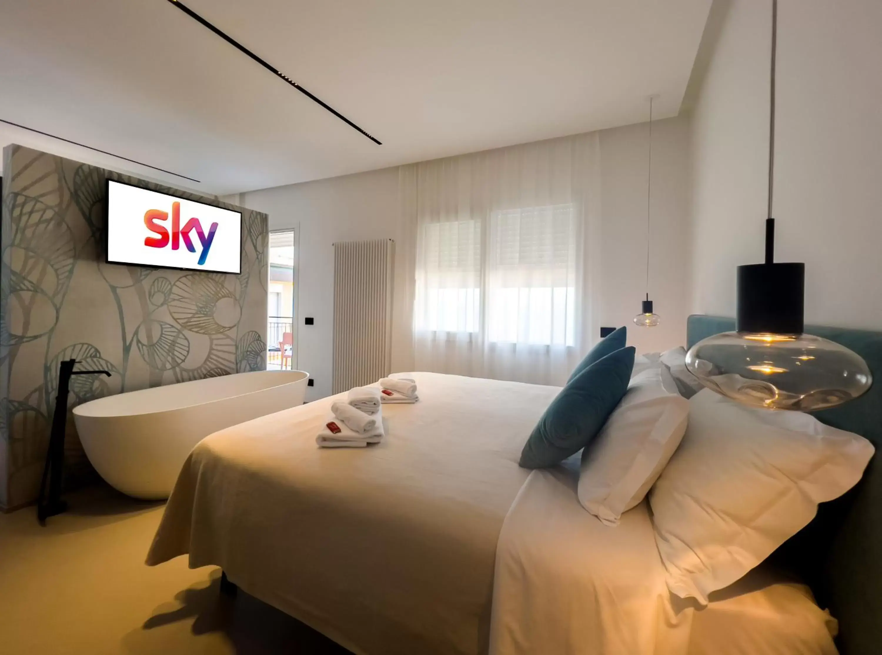 TV and multimedia, Bed in B&B Le Suites di Costanza