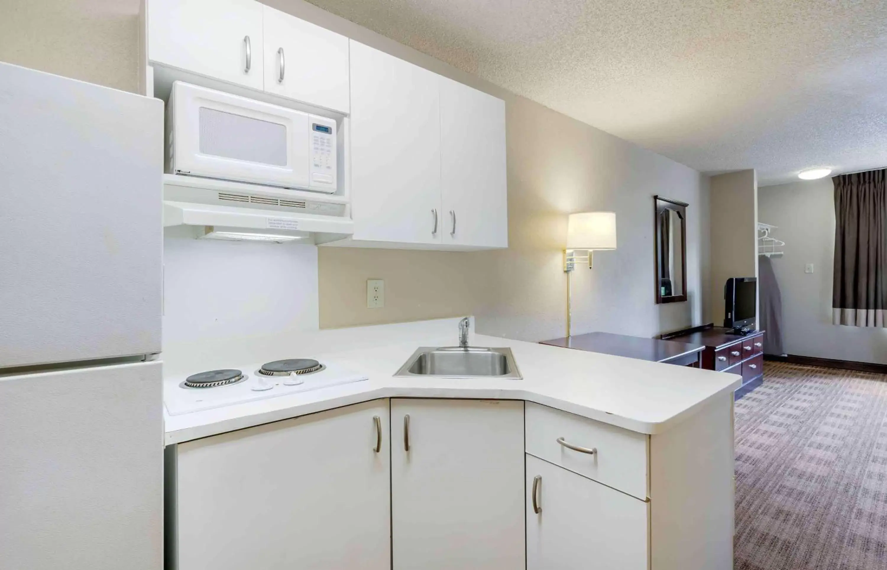 Bedroom, Kitchen/Kitchenette in Extended Stay America - Orlando - Maitland - 1760 Pembrook Dr.