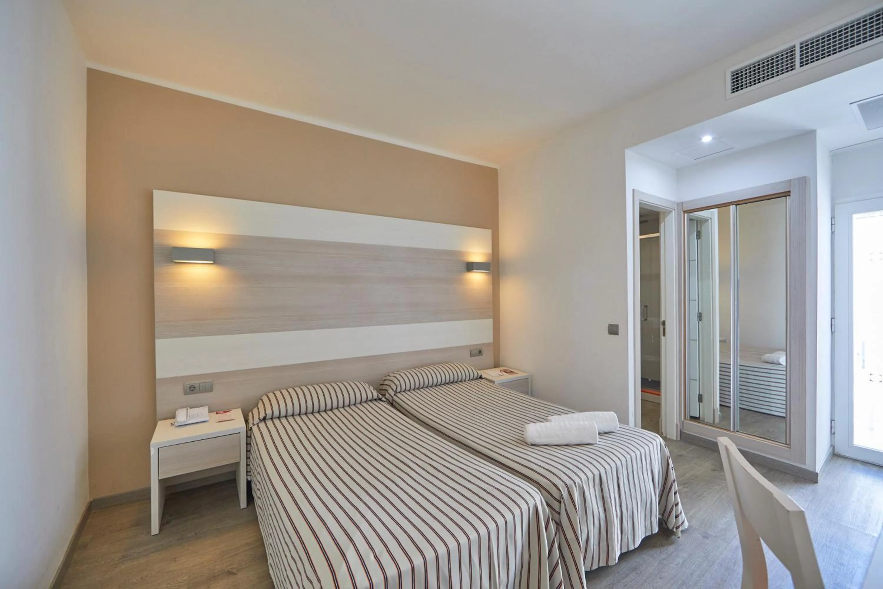 Photo of the whole room in MLL Palma Bay Club Resort