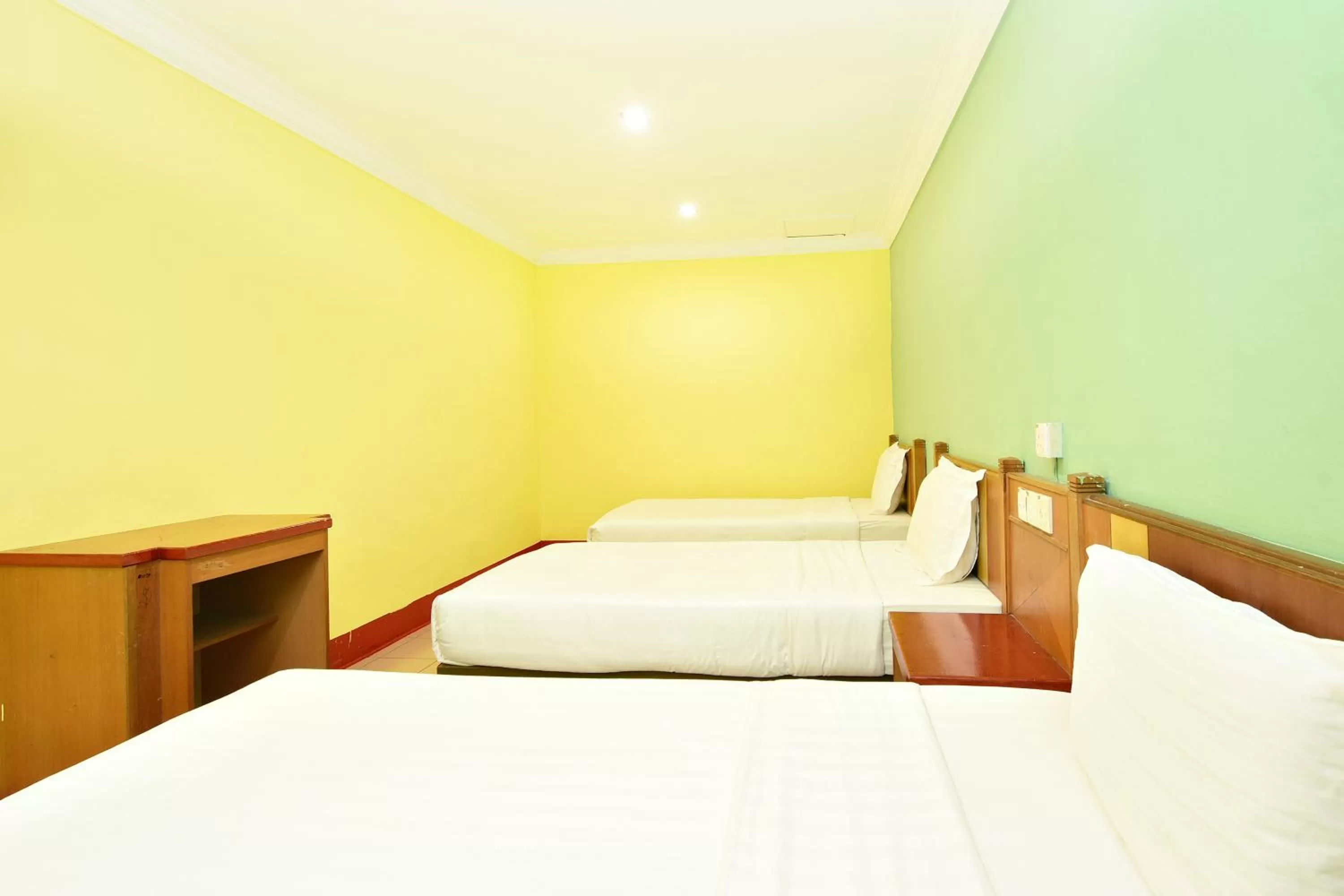 Bed in Mandarin Inn by Glex