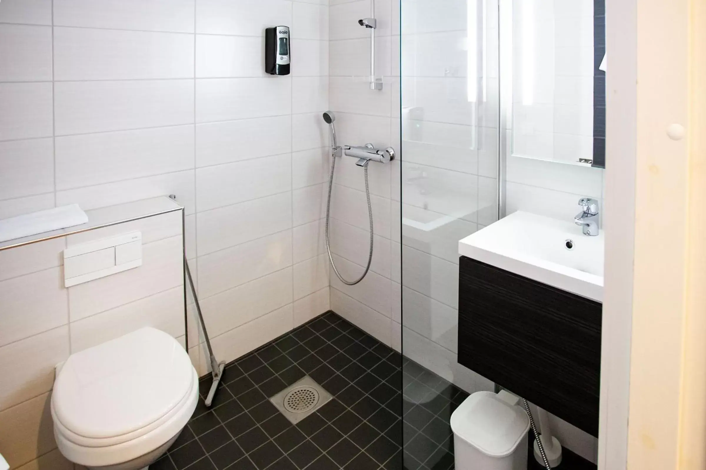 Shower, Bathroom in Hotel CityHovi