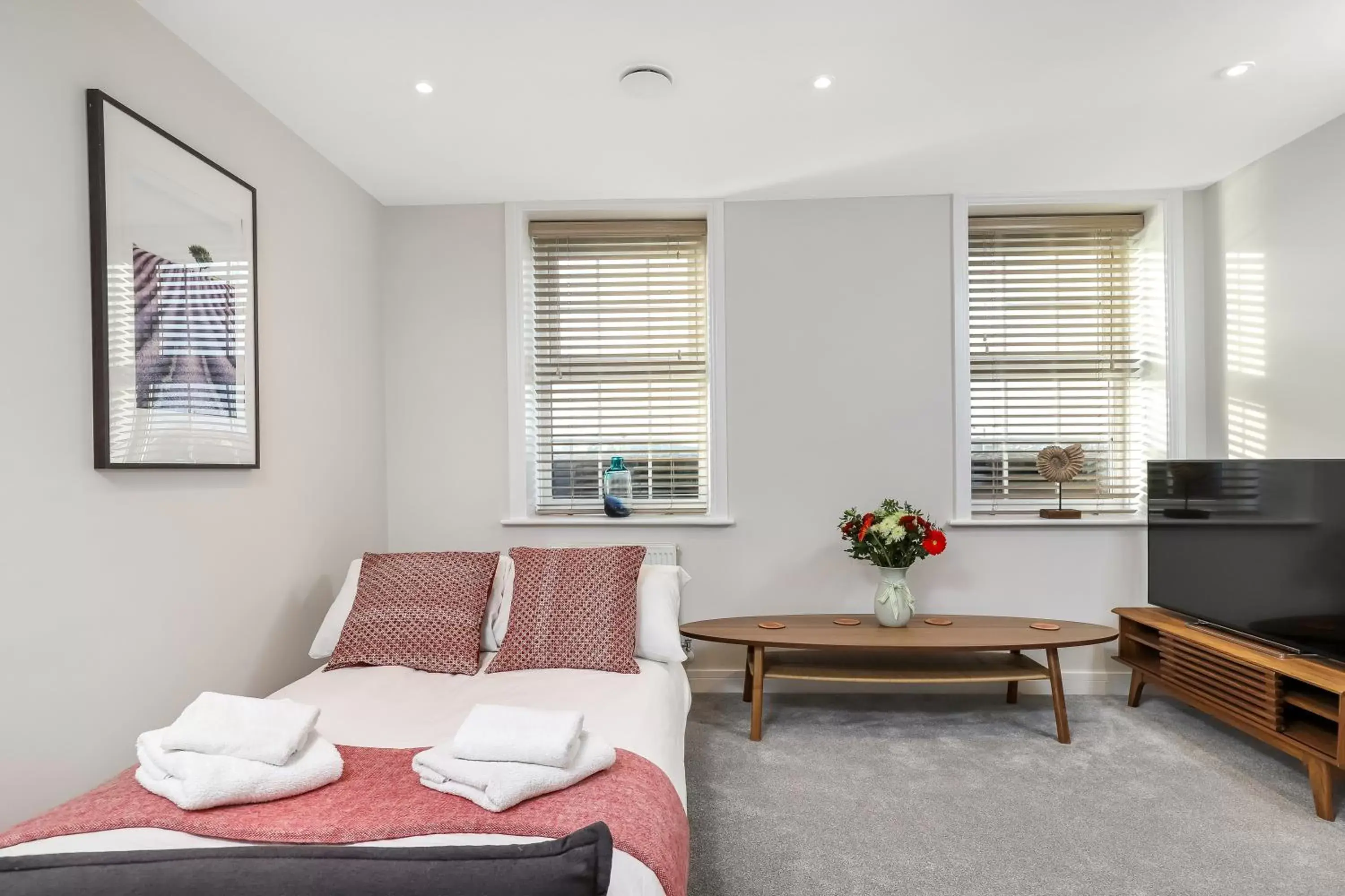 Bed, Seating Area in Executive Apartments