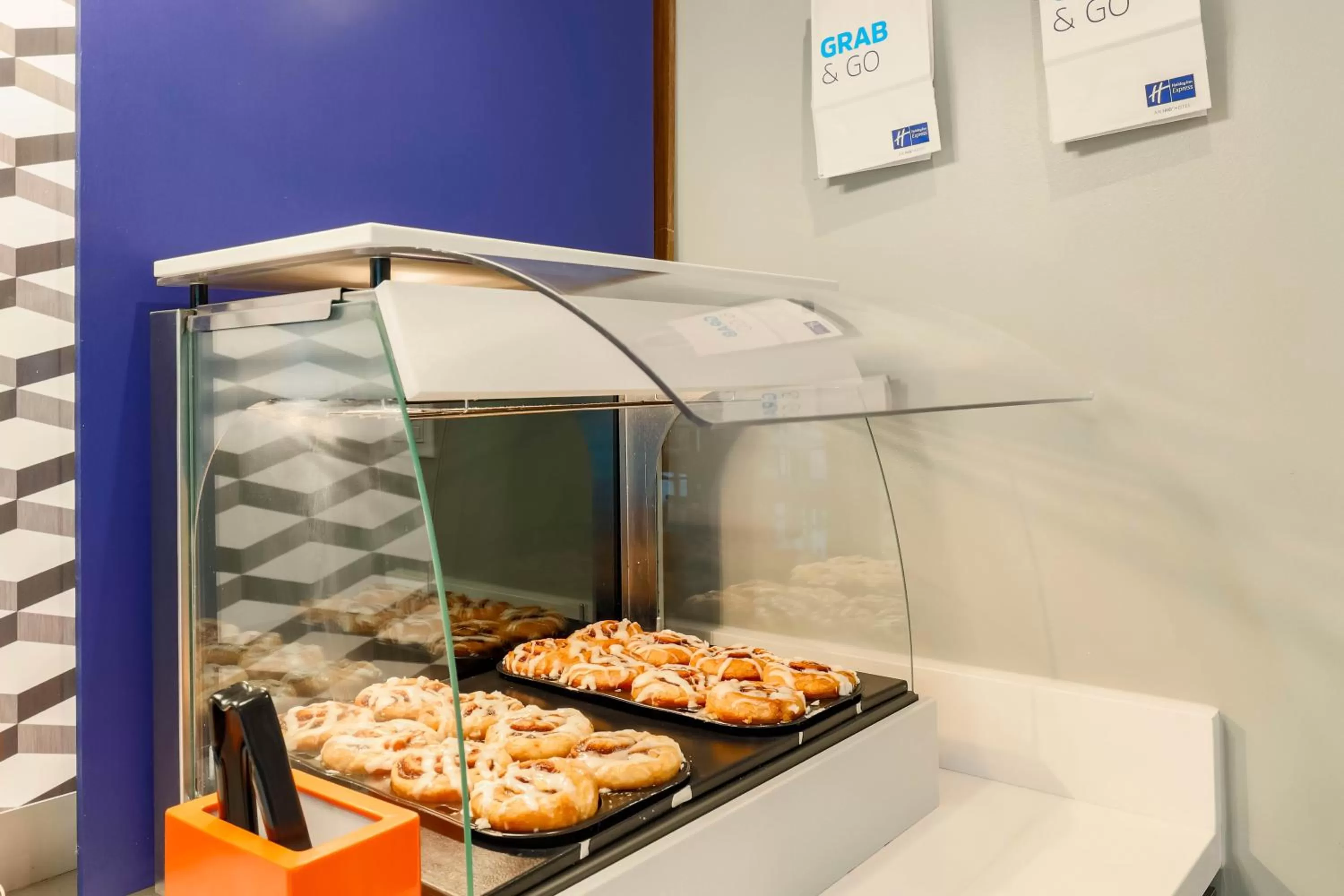 Restaurant/places to eat in Holiday Inn Express & Suites Fort Worth Downtown by IHG