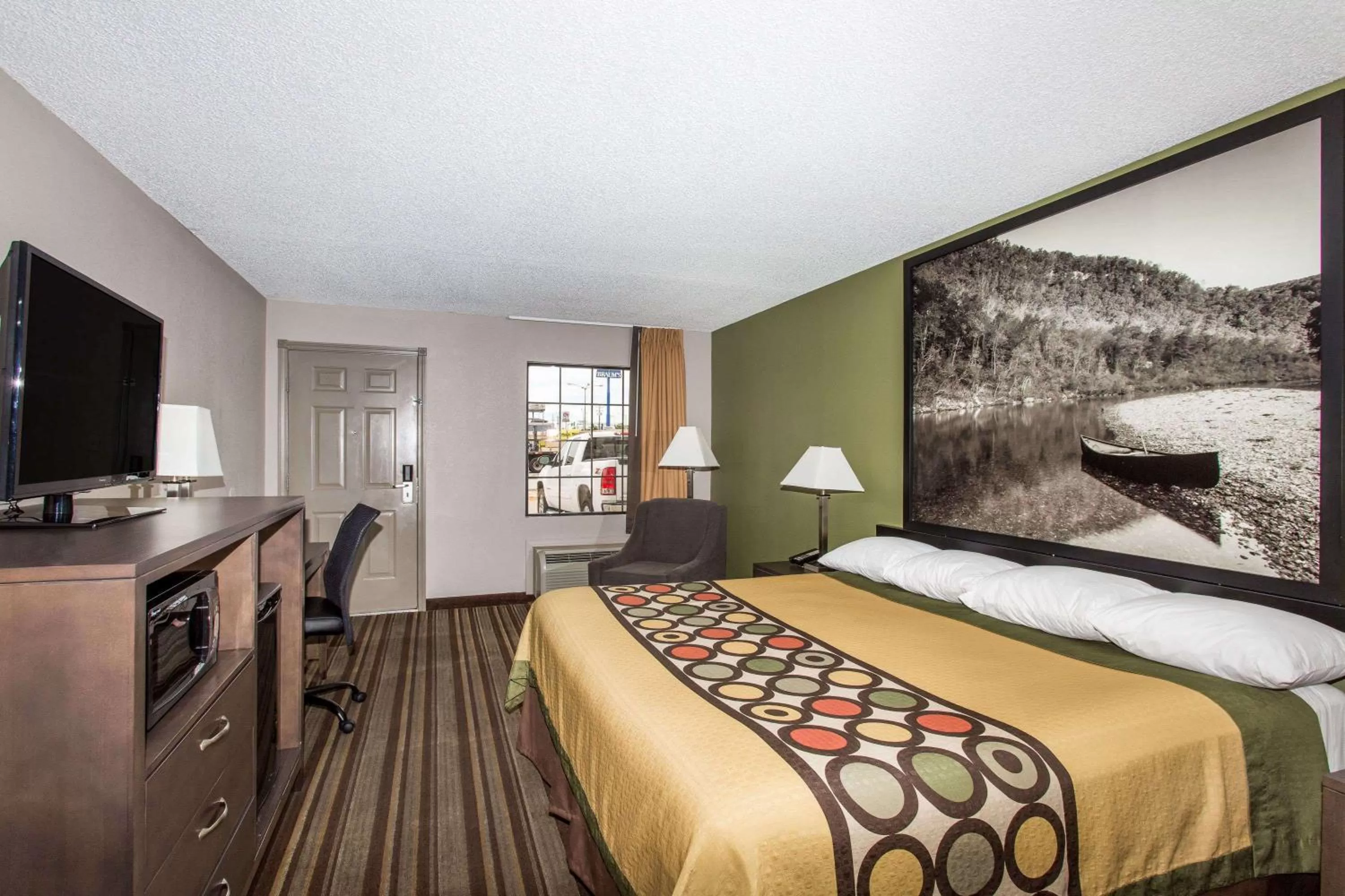 Photo of the whole room, Bed in Super 8 by Wyndham Springdale AR