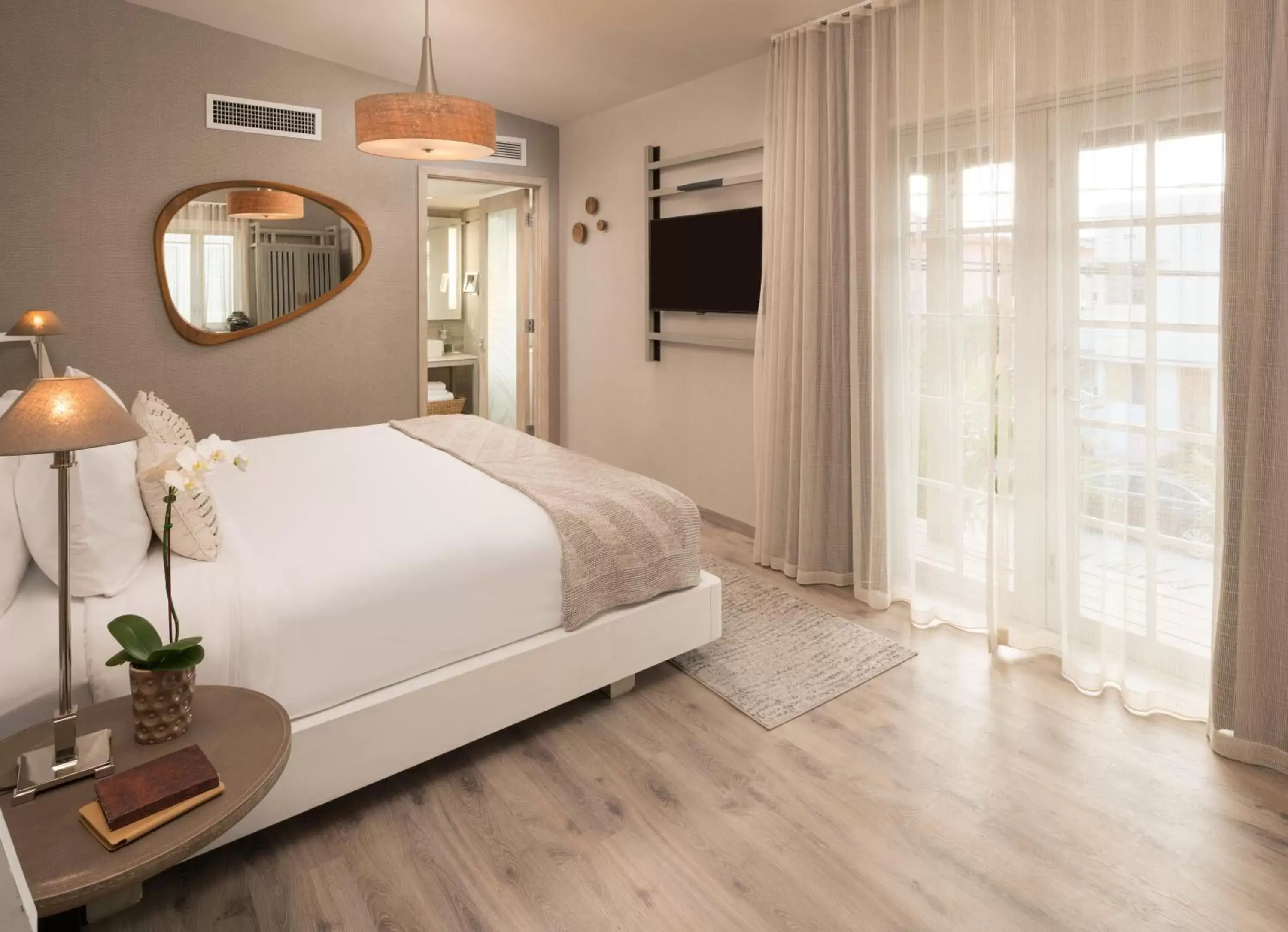 Bedroom, Bed in Lennox Miami Beach
