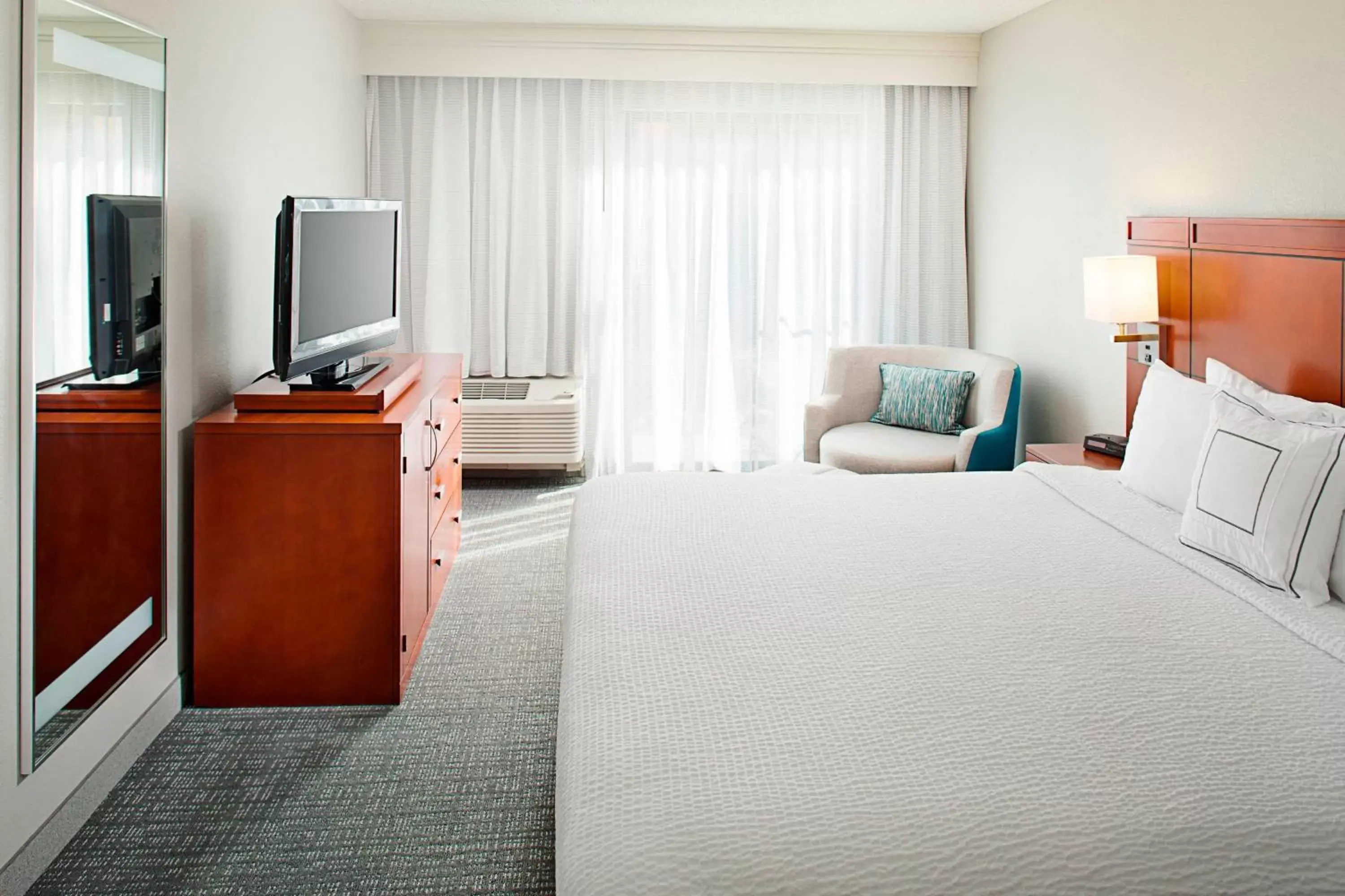 Bedroom, TV/Entertainment Center in Courtyard by Marriott Tucson Williams Centre