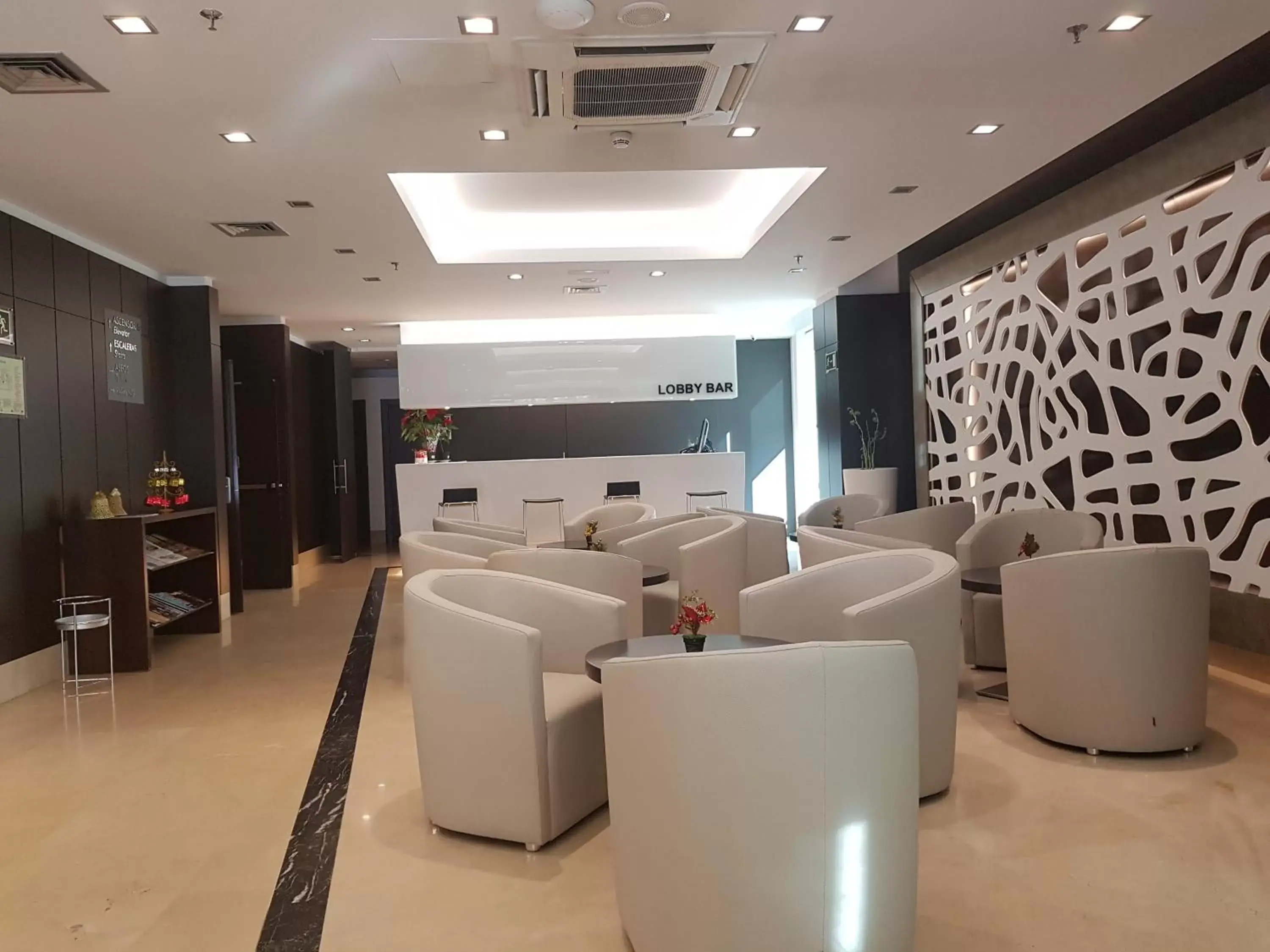 Lounge or bar, Lobby/Reception in LCB Hotel Fuenlabrada