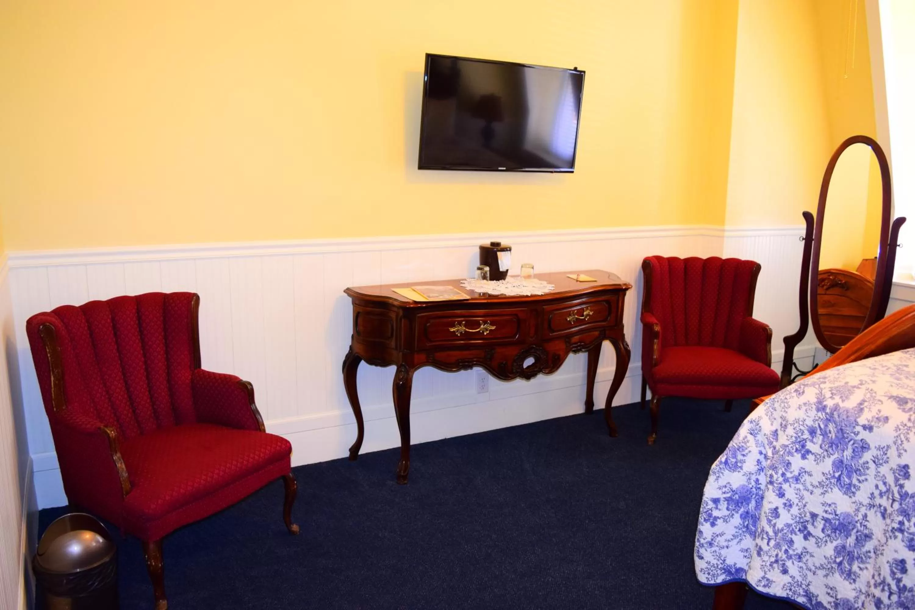 Bed in Grand Imperial Hotel