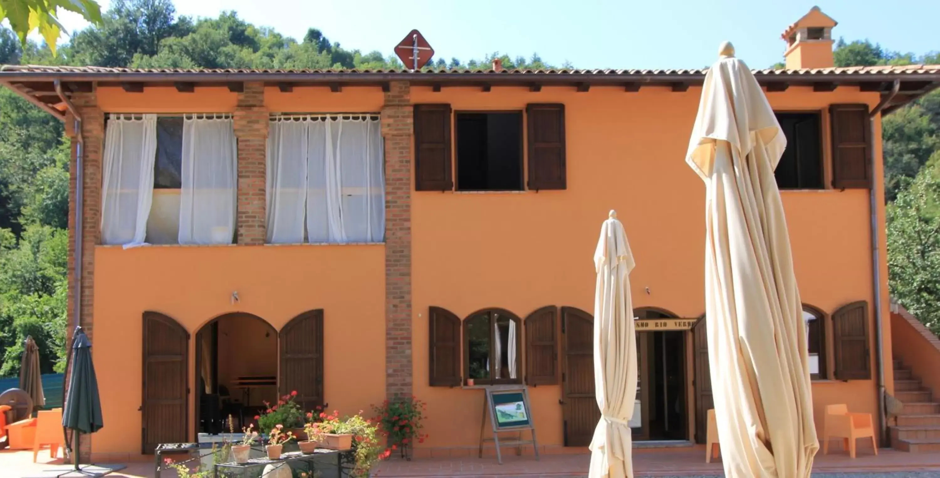 Facade/entrance, Property Building in Agriturismo Rio Verde