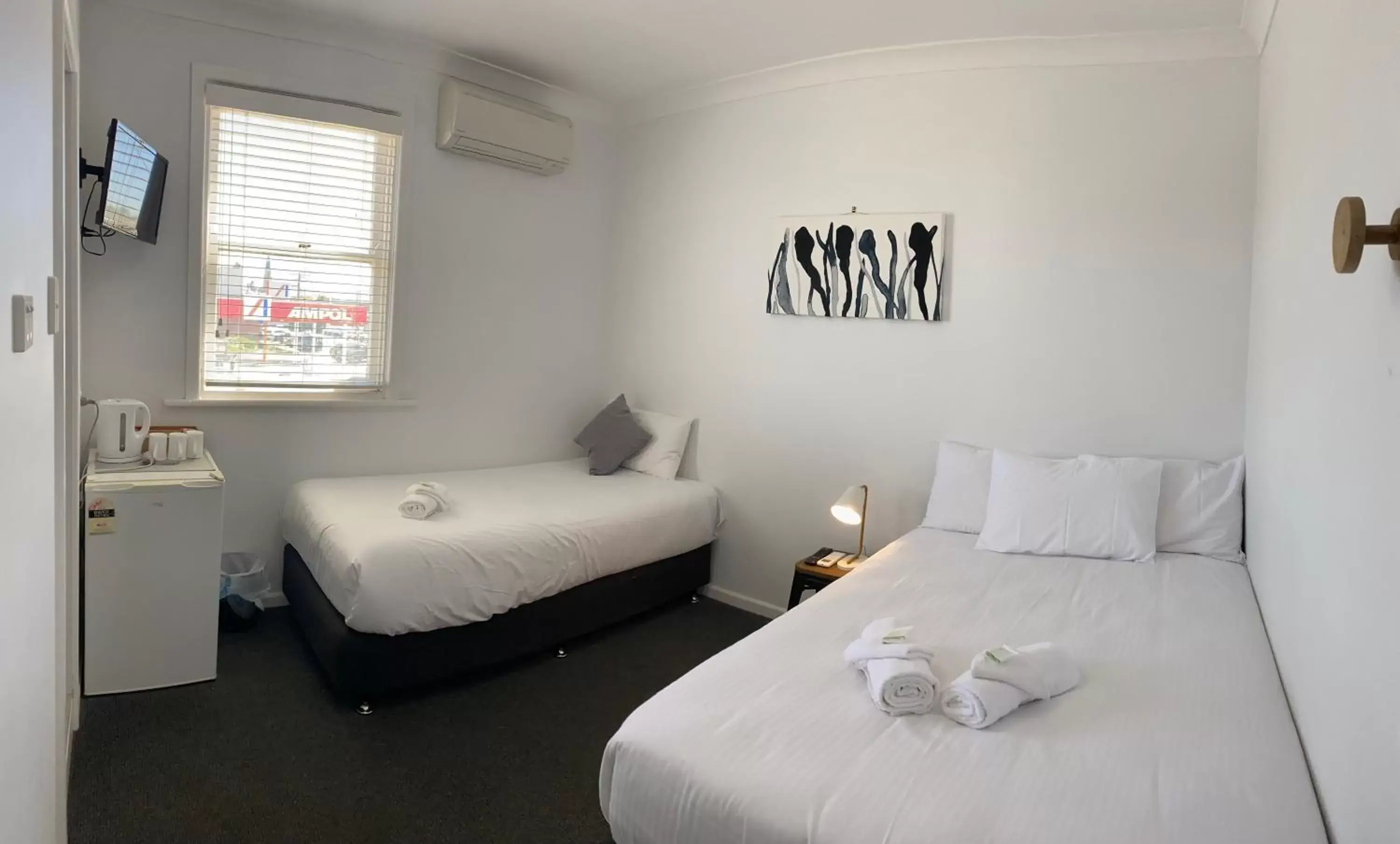 TV and multimedia, Bed in Central Motel Mudgee