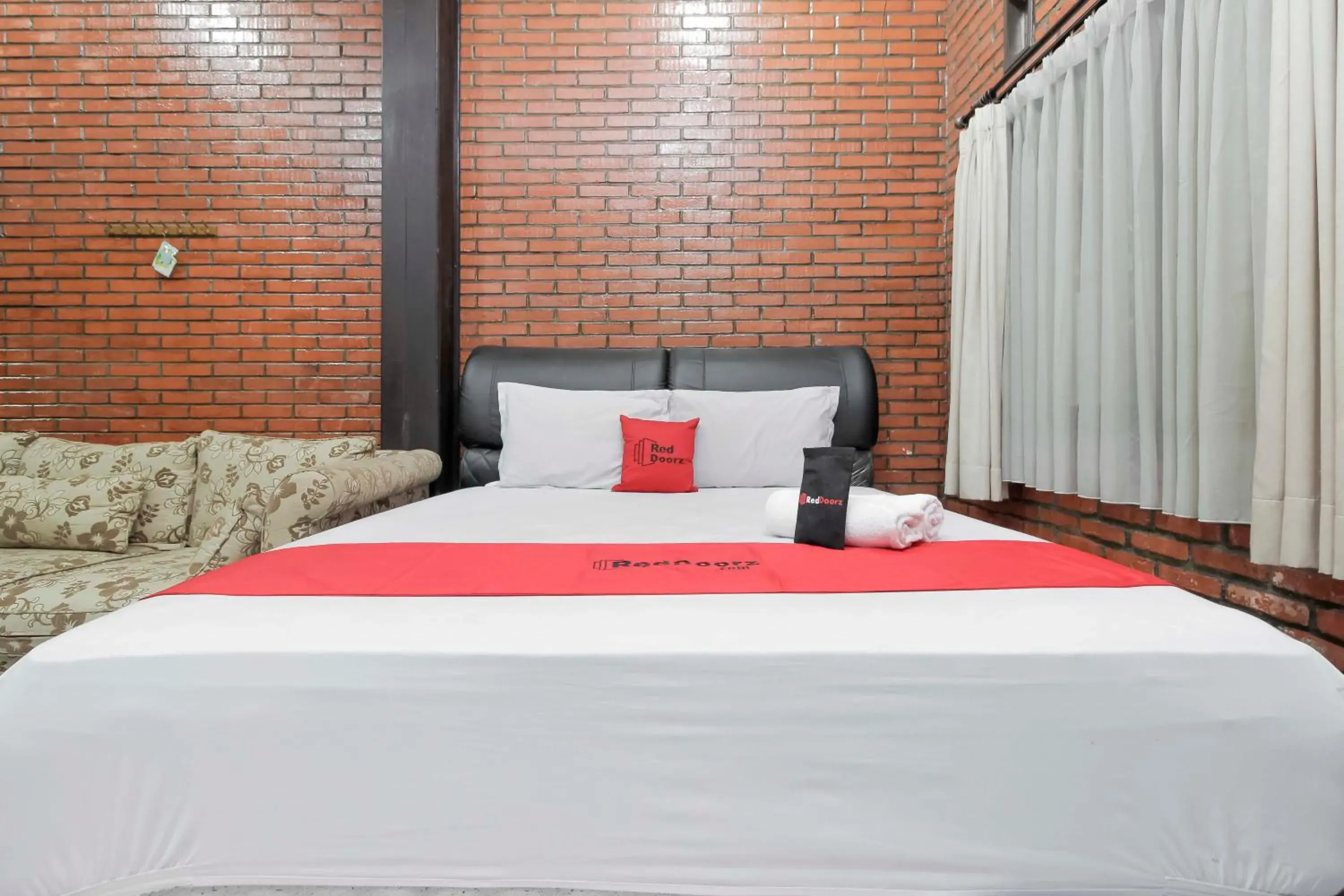 Bedroom, Bed in RedDoorz @ Cilandak Timur