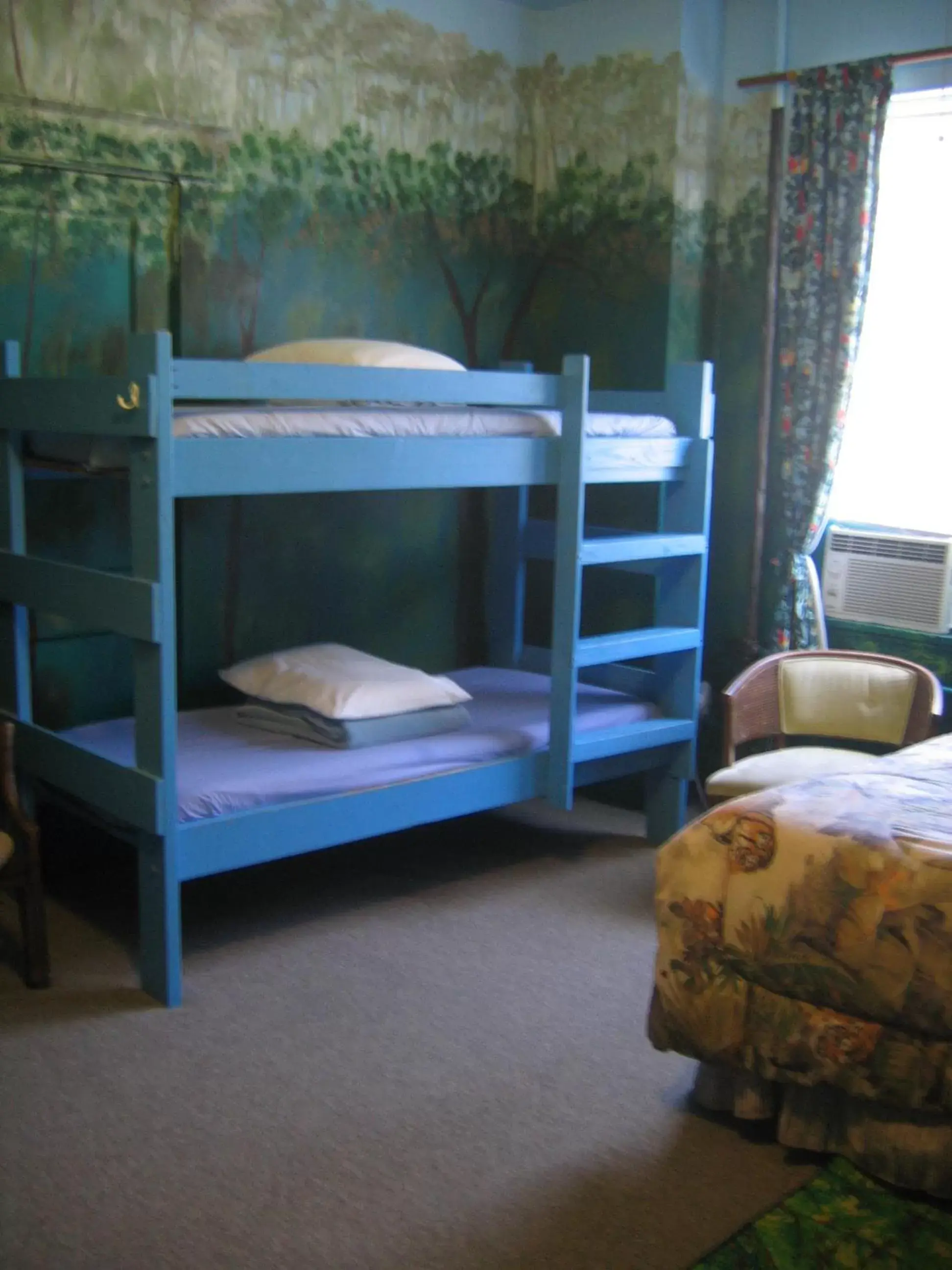 bunk bed in The Pirate Haus Inn