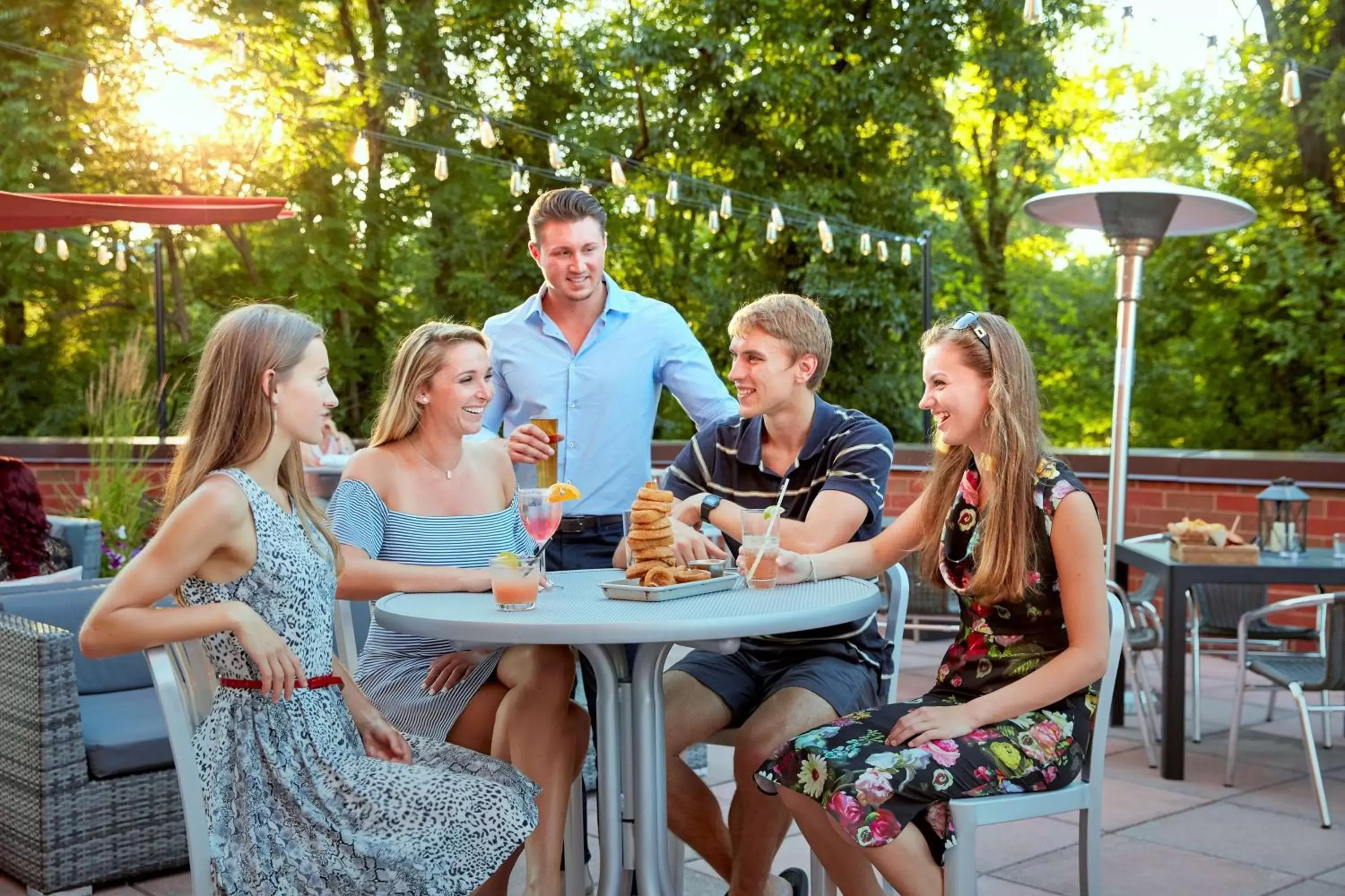 Lounge or bar in Hilton Short Hills Lounge or bar in Hilton Short Hills