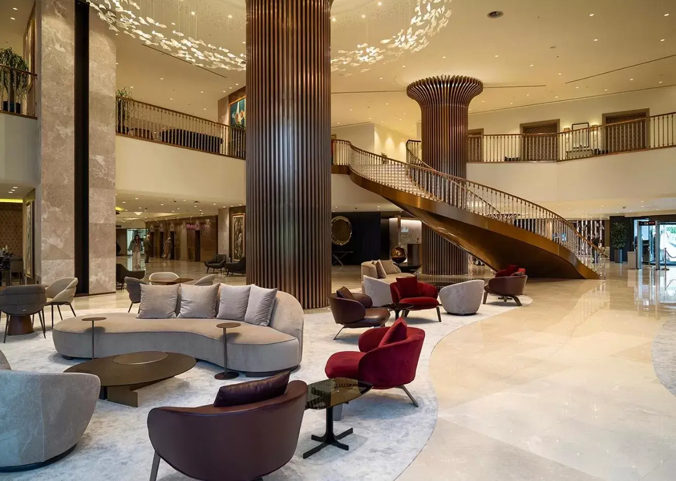 Lobby or reception, Lounge/Bar in InterContinental Istanbul, an IHG Hotel