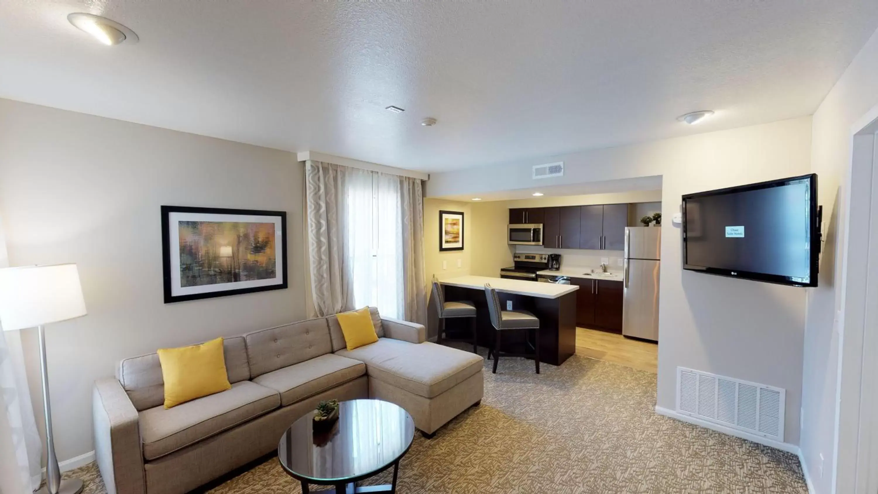 Seating Area in Chase Suite Hotel Newark Fremont