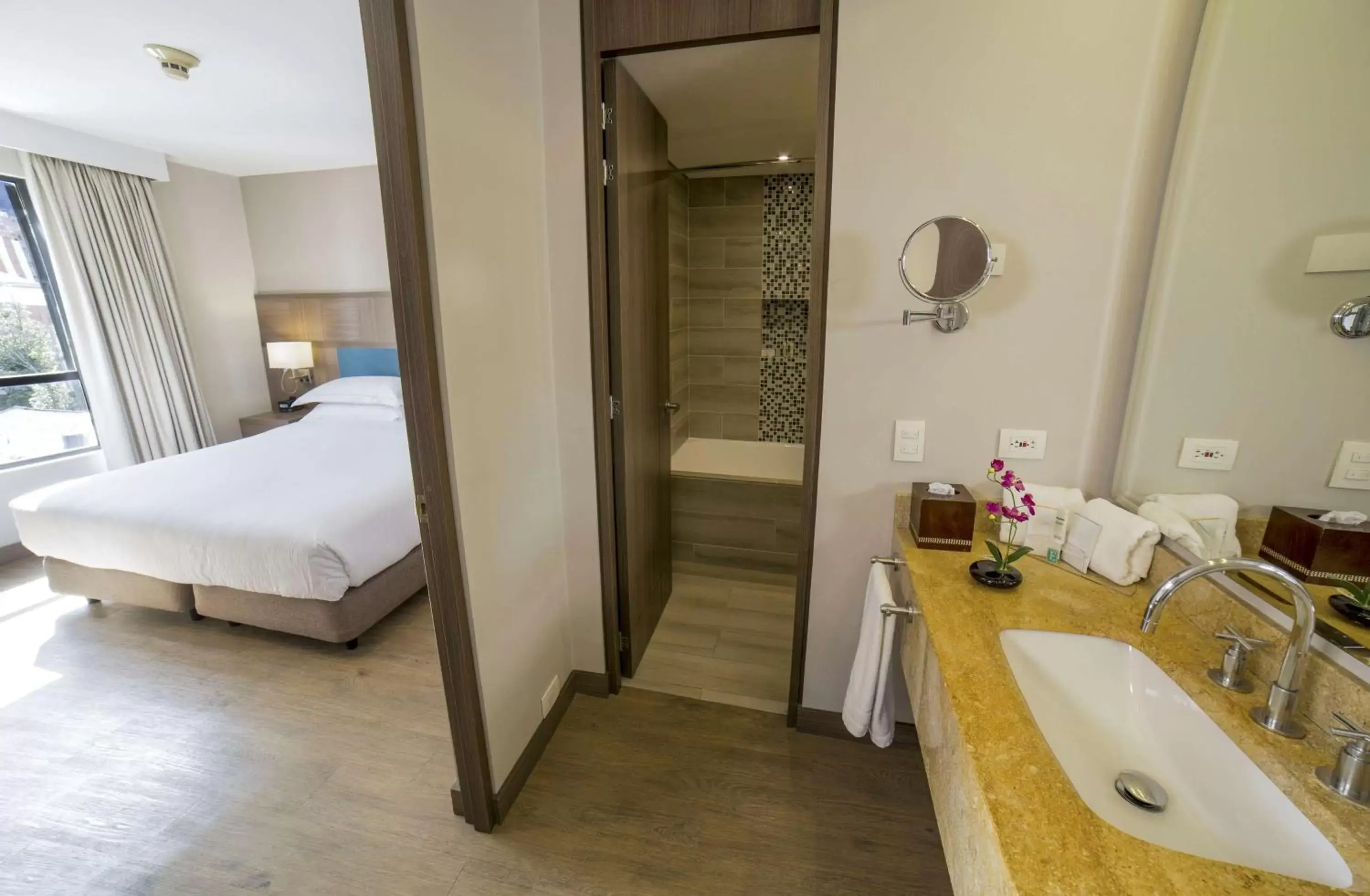 Bed, Bathroom in Embassy Suites by Hilton Bogotá - Rosales