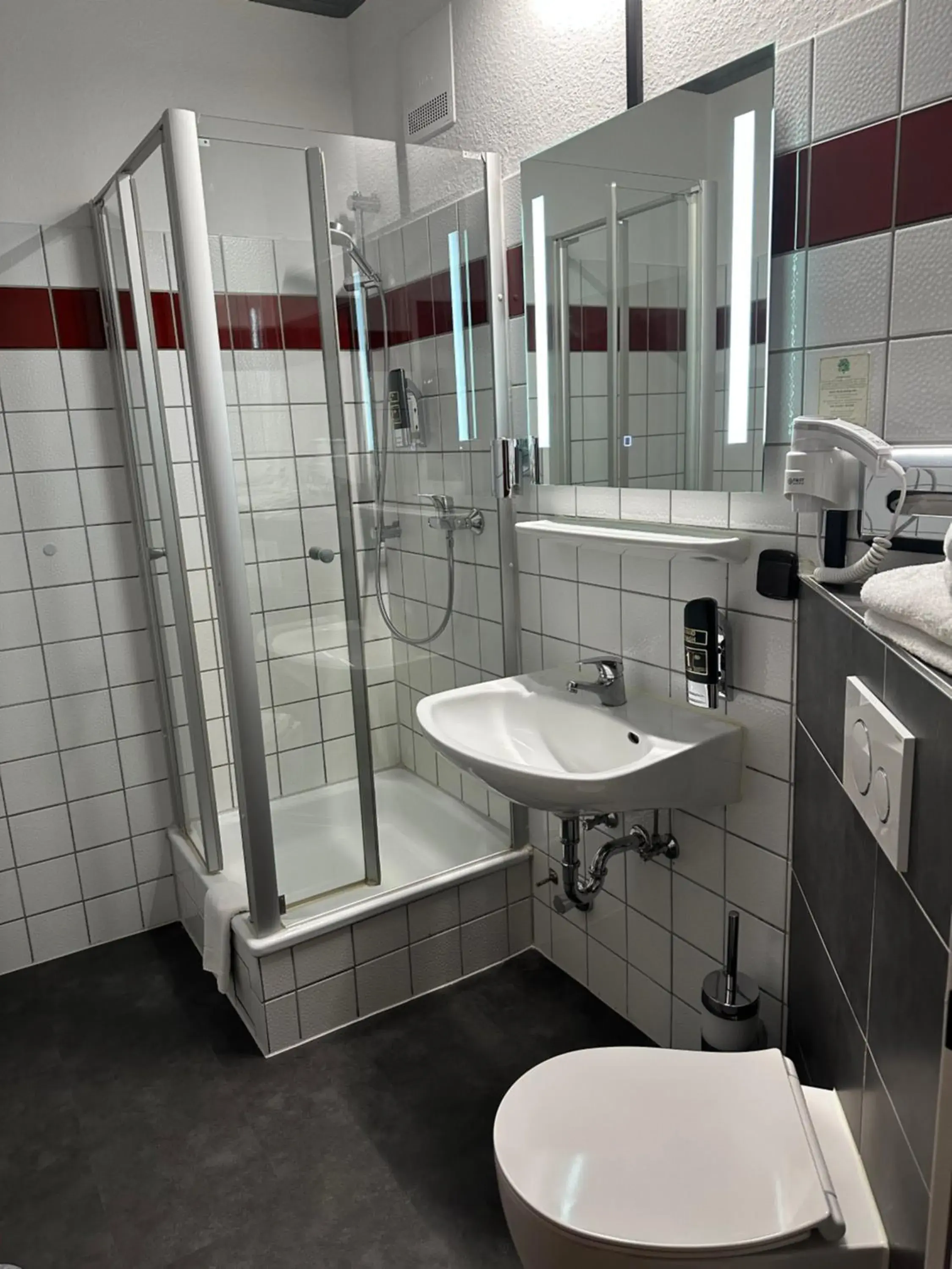 Shower, Bathroom in Trip Inn Hotel Krefeld