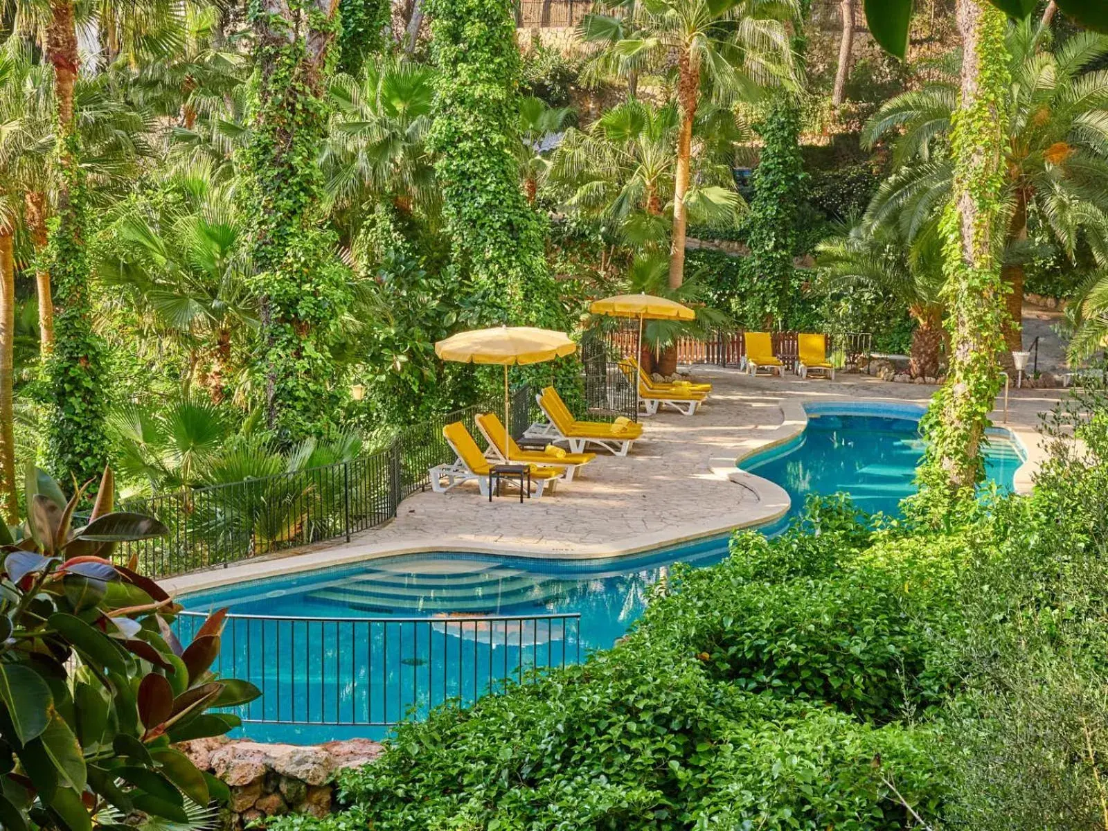 Garden, Pool View in Hotel Bon Sol Resort & Spa