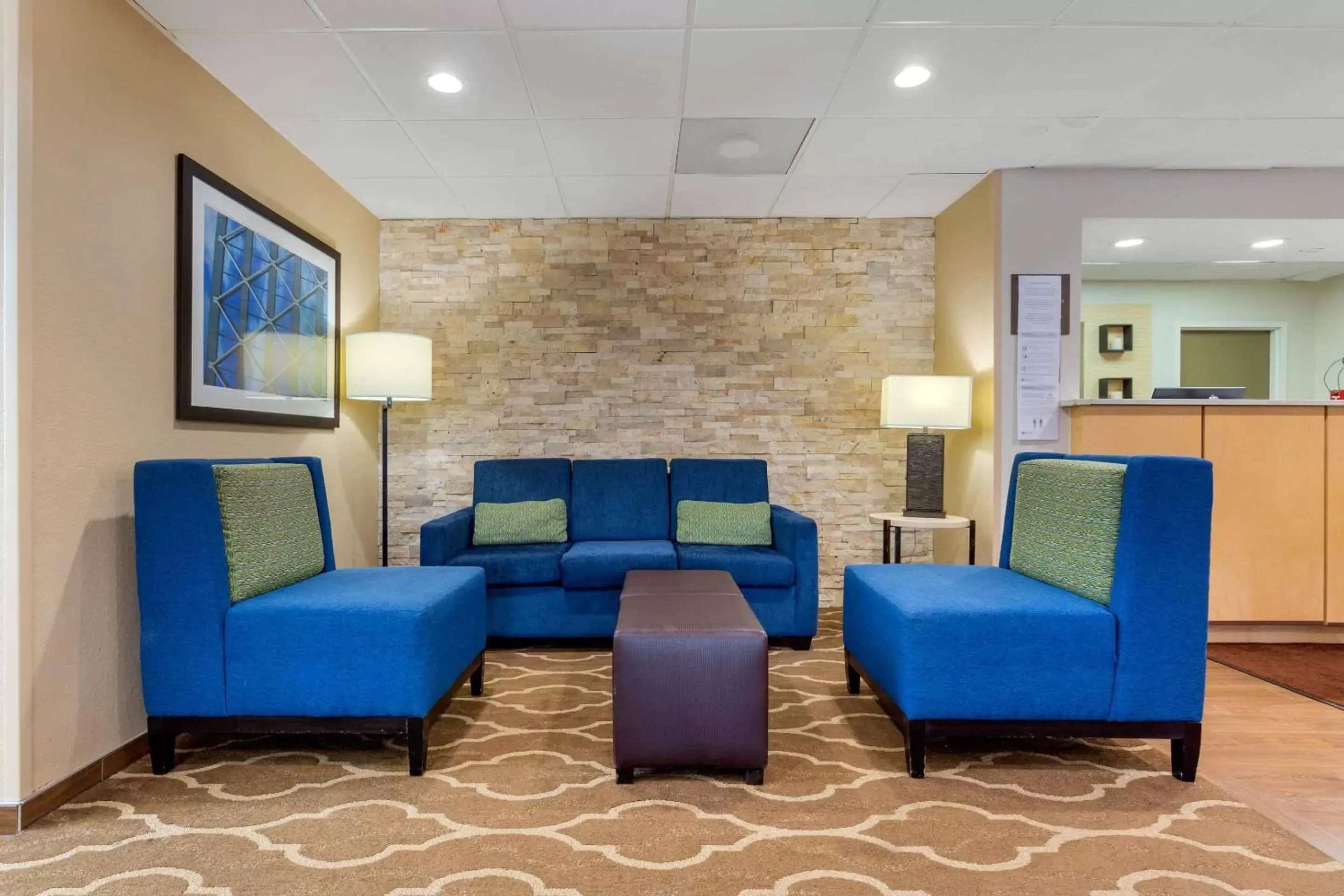 Lobby or reception, Seating Area in Comfort Inn & Suites Durham near Duke University