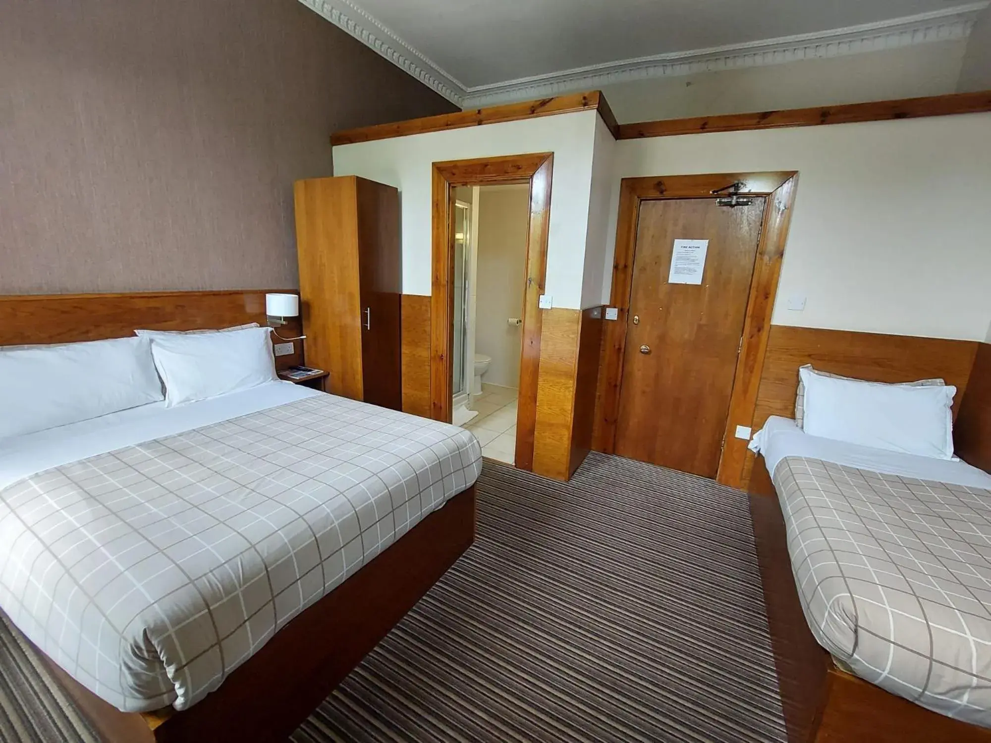 Bed in Edinburgh House Hotel - B&B