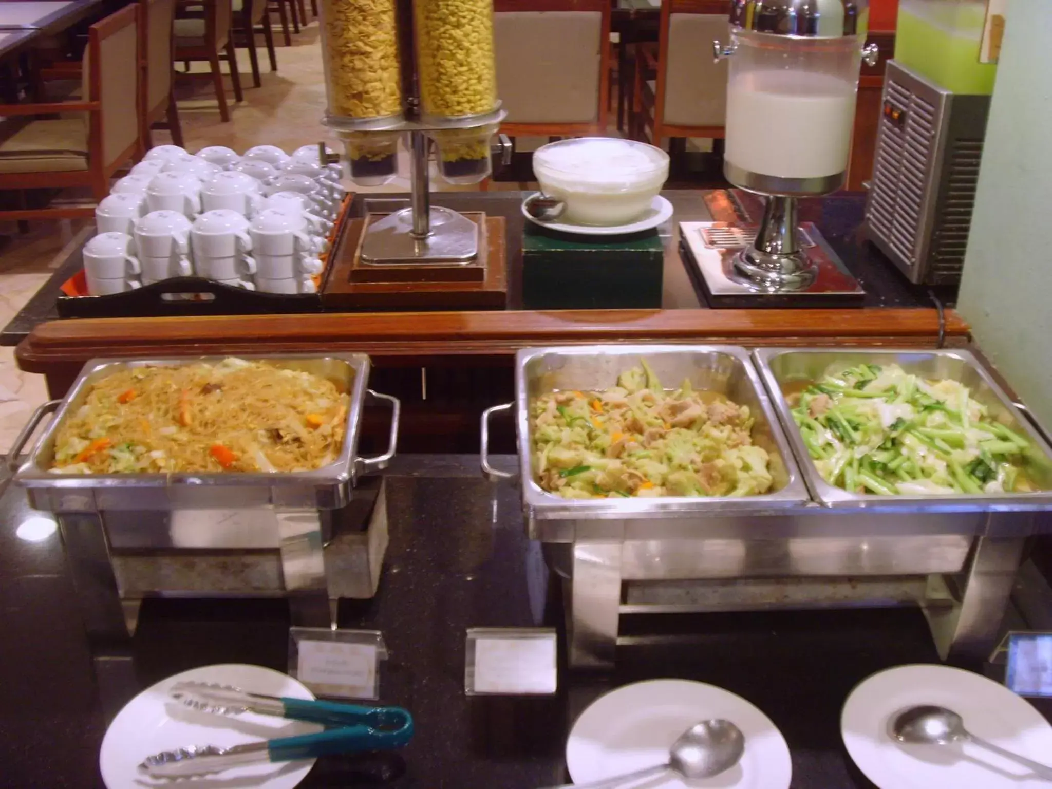 Buffet breakfast in Jomtien Thani Hotel