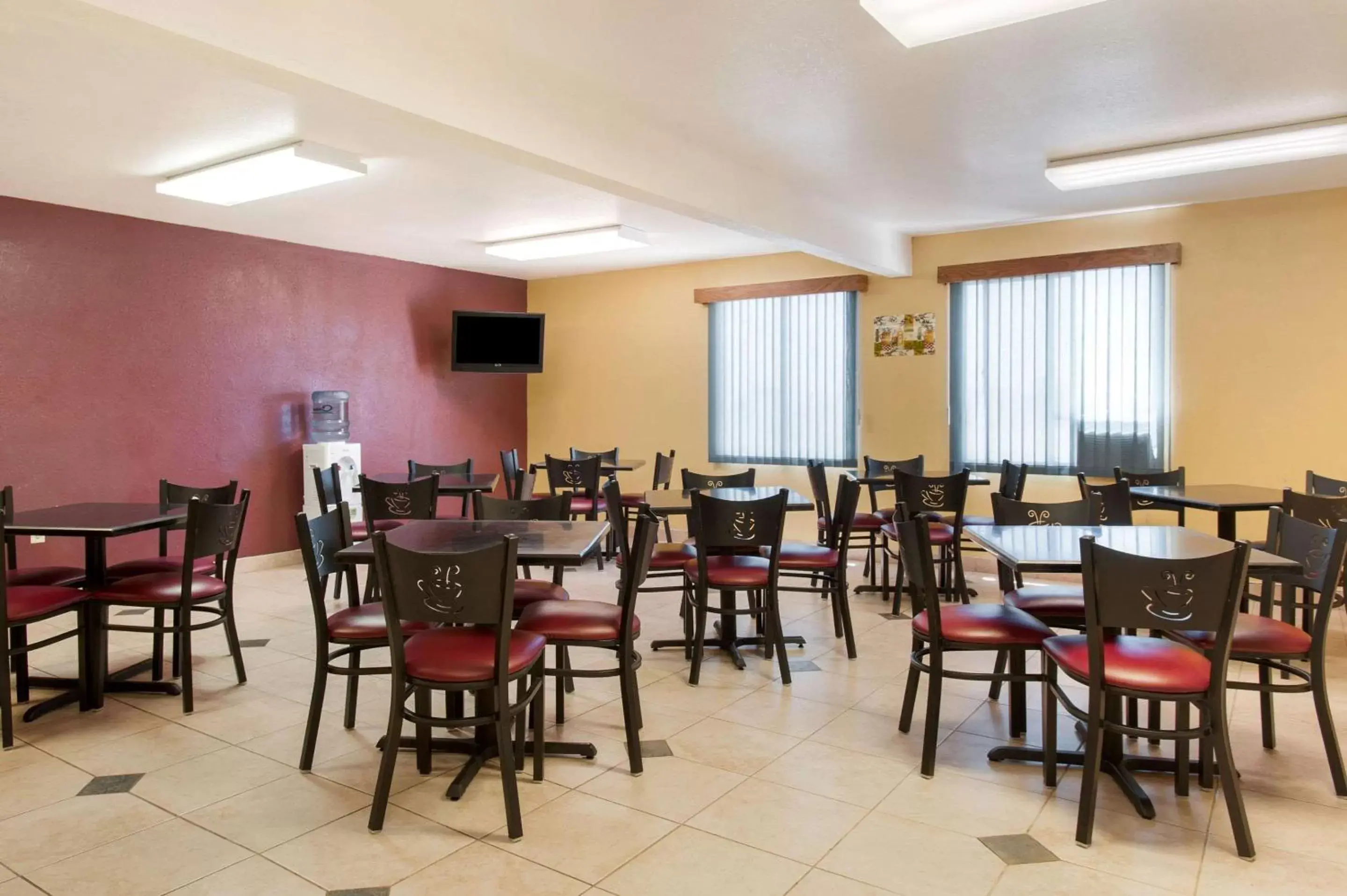 Restaurant/places to eat in Rodeway Inn & Suites Restaurant/places to eat in Rodeway Inn & Suites