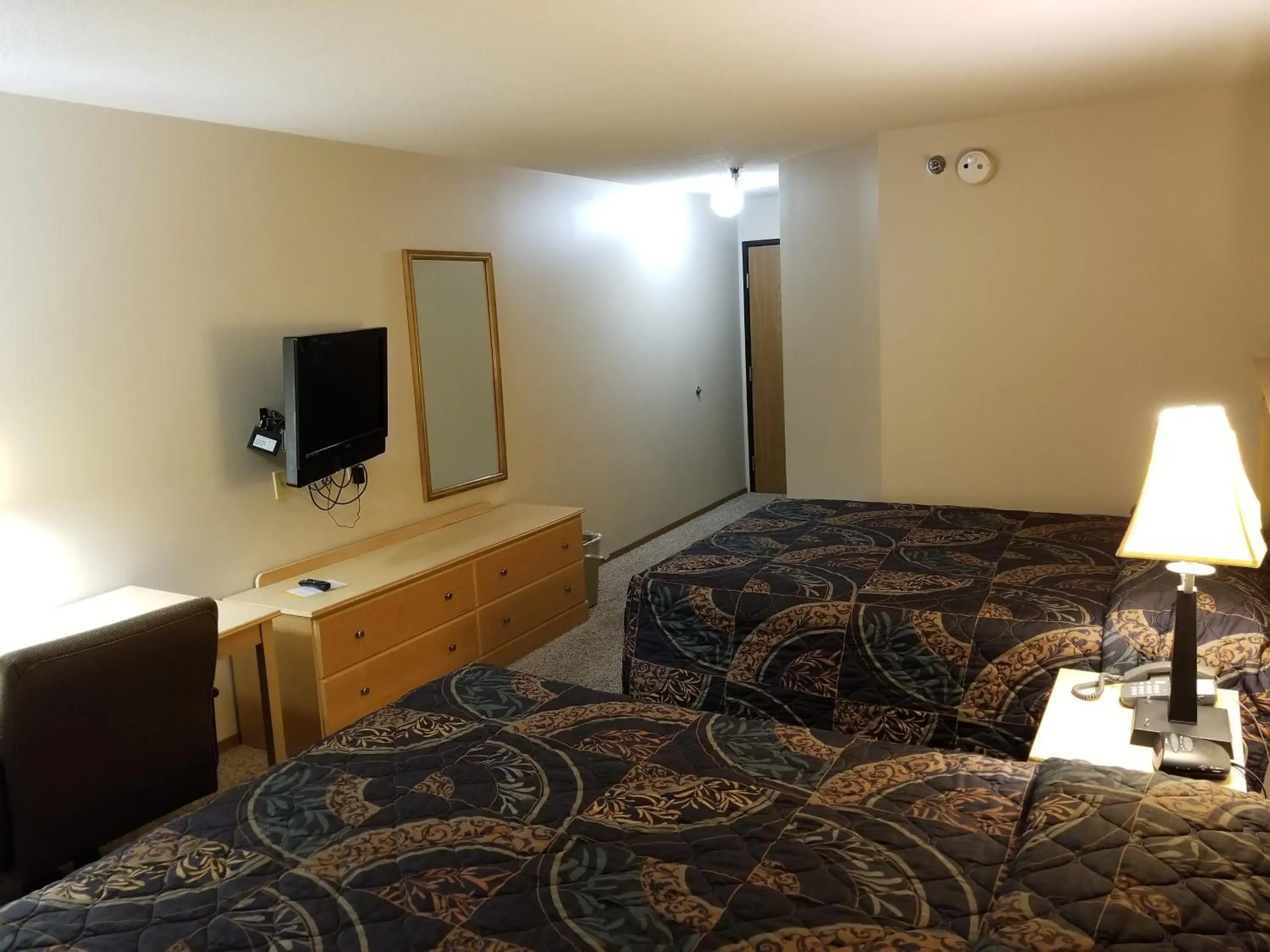 Bedroom, Bed in Prairie Inn