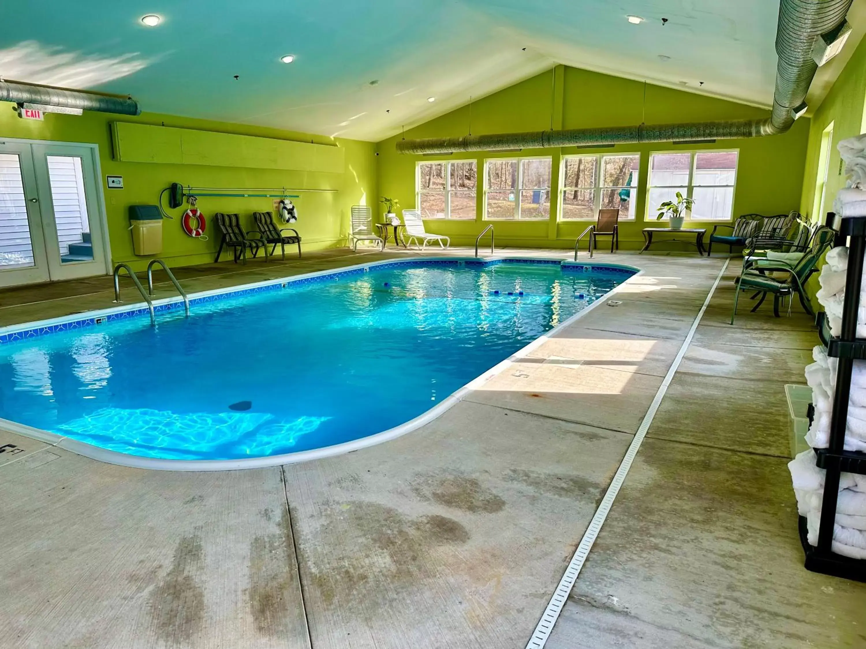 Swimming Pool in Celebrity Inn
