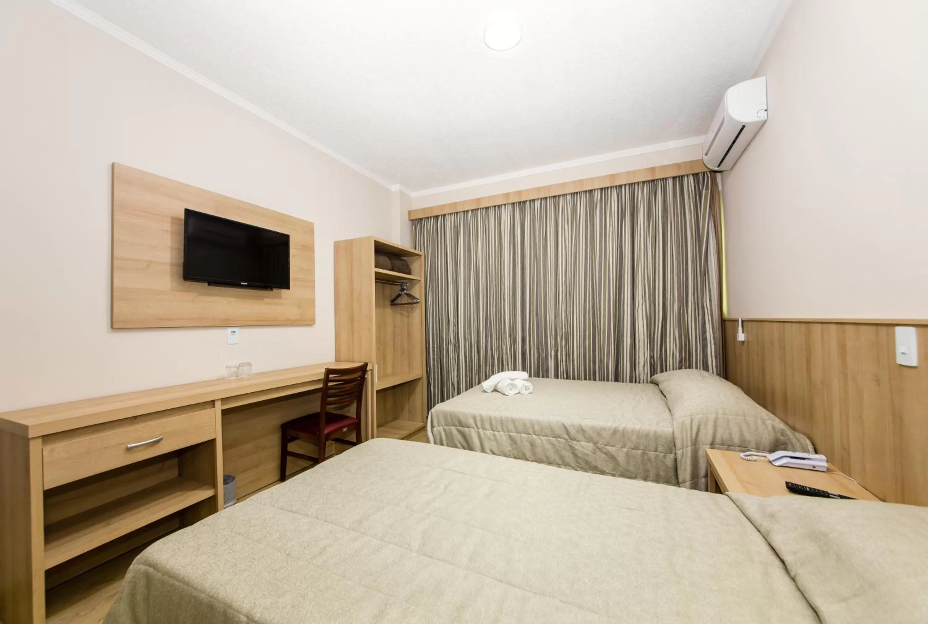 Standard Triple Room in Hotel Dan Inn Campos do Jordão