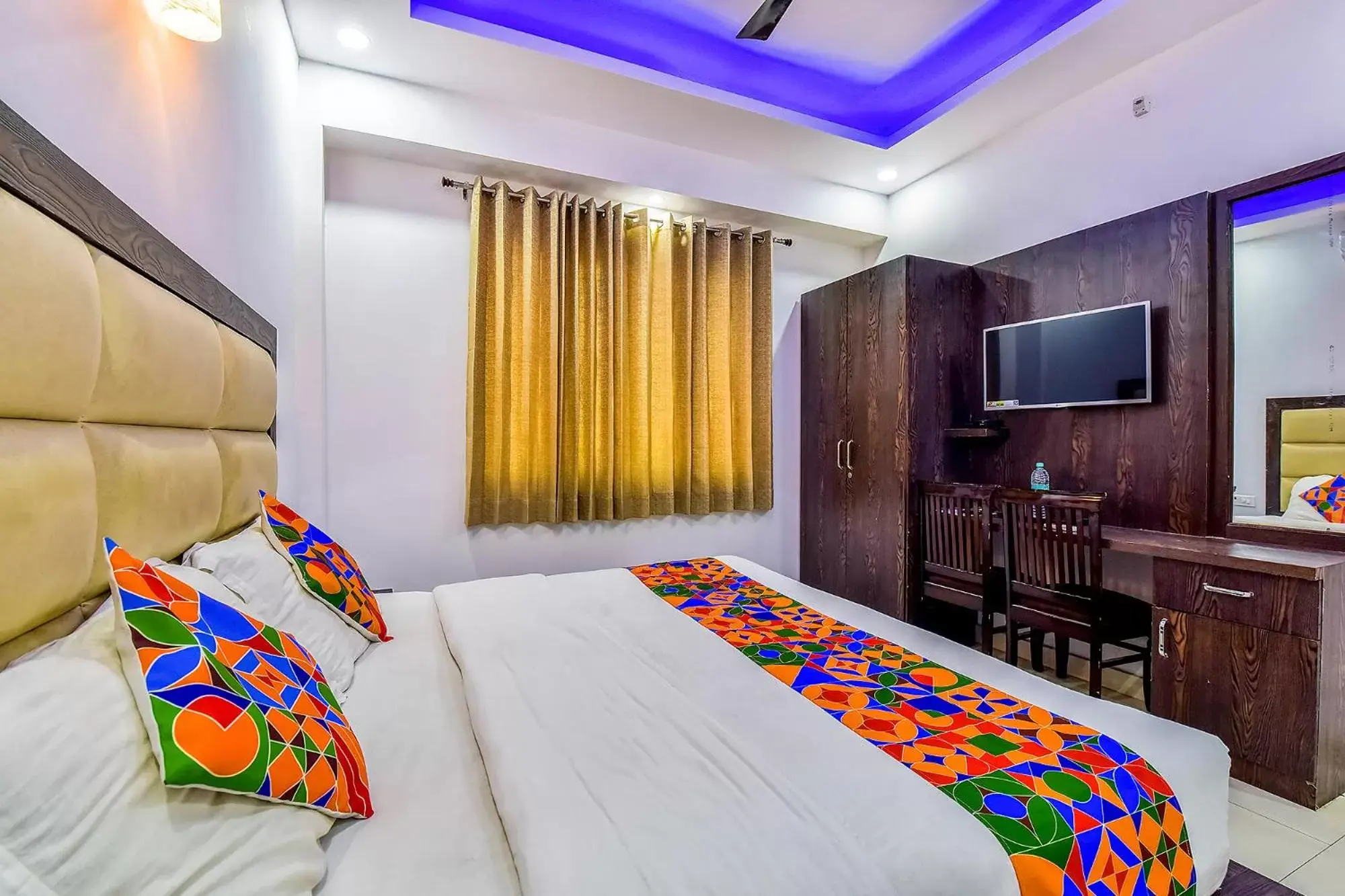 Photo of the whole room, Bed in FabHotel Mayank Residency