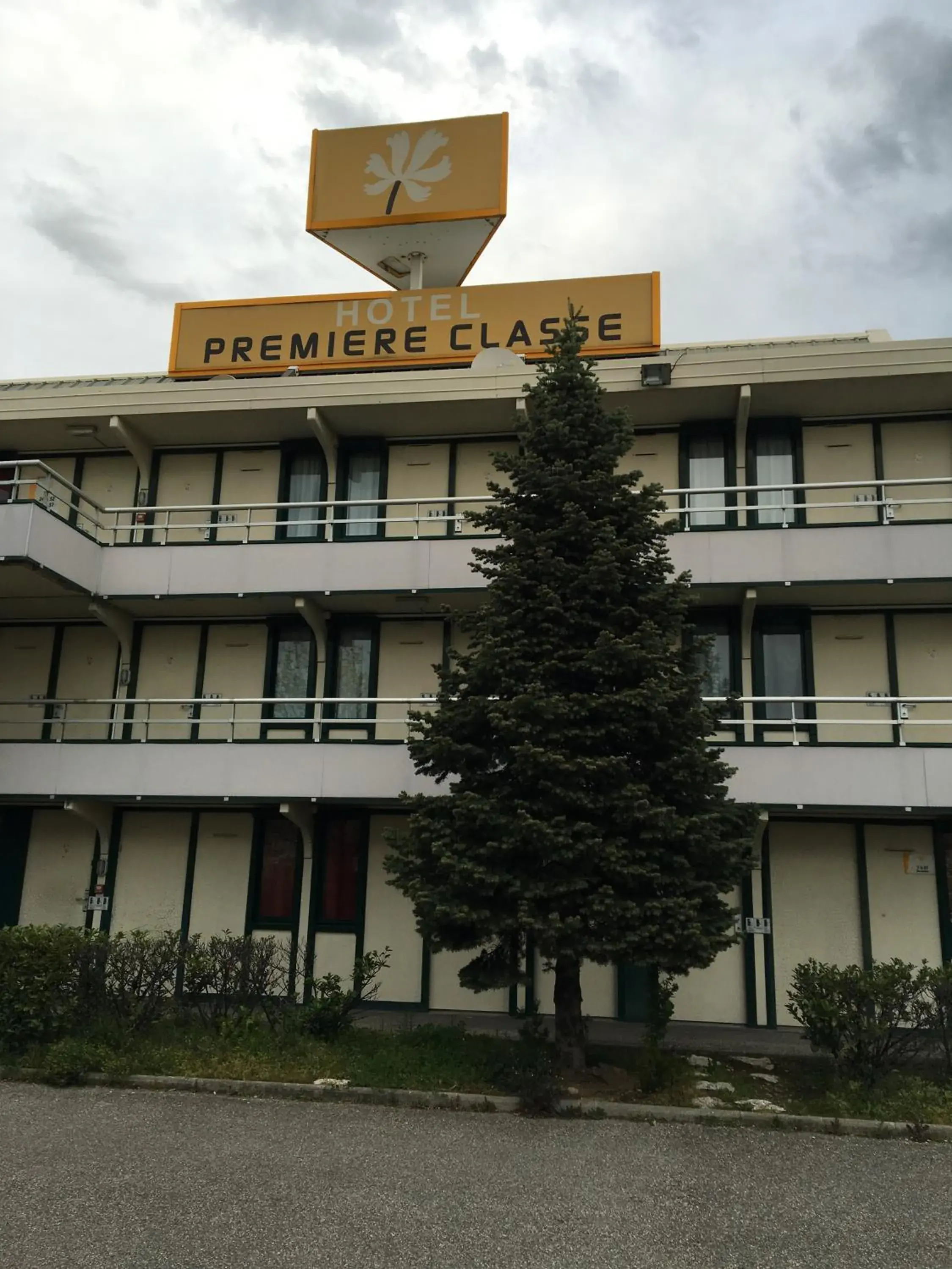 Facade/entrance, Property Building in Premiere Classe Lyon Sud - Chasse Sur Rhône