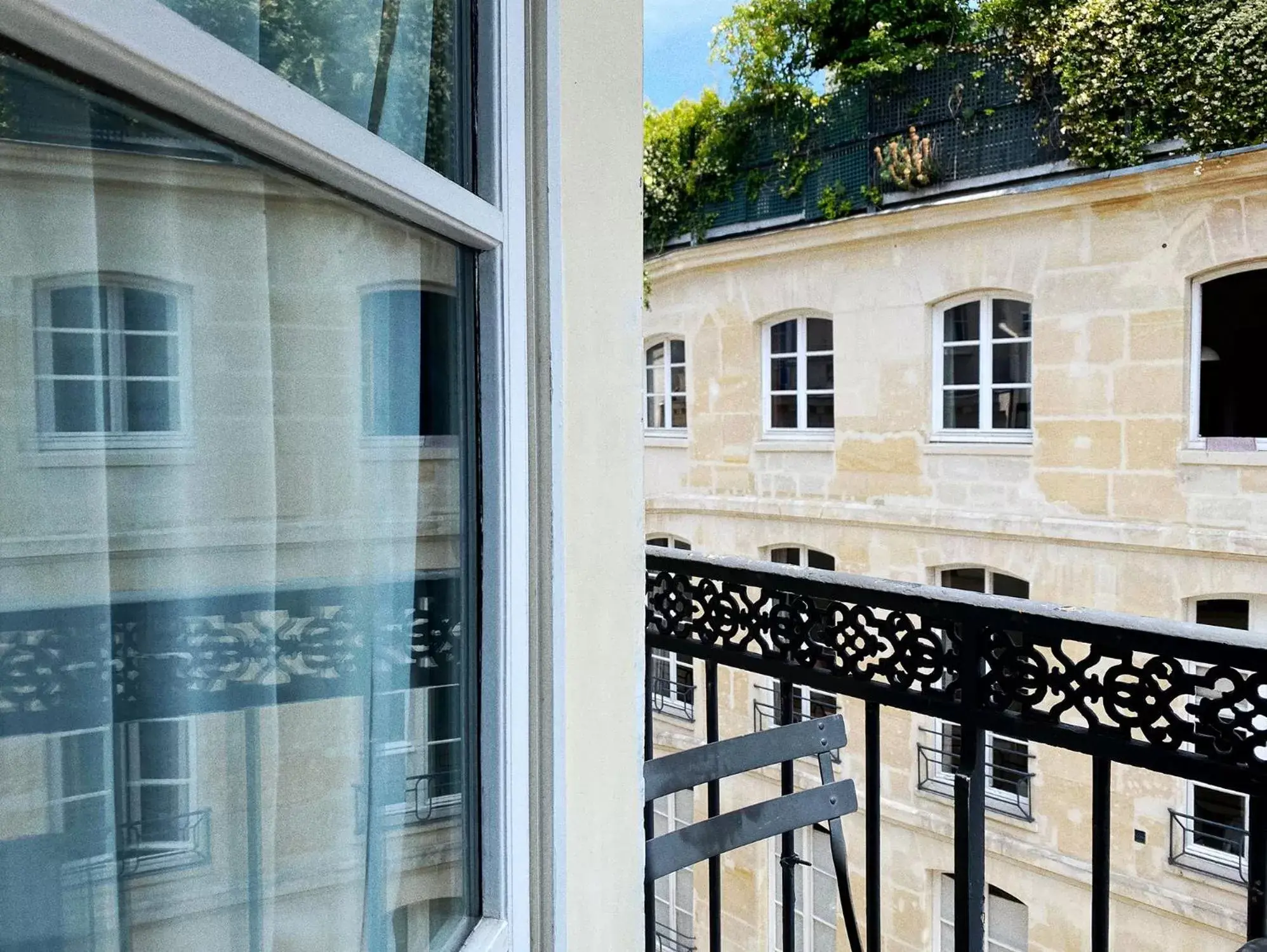 Balcony/Terrace in Hôtel Bourg Tibourg
