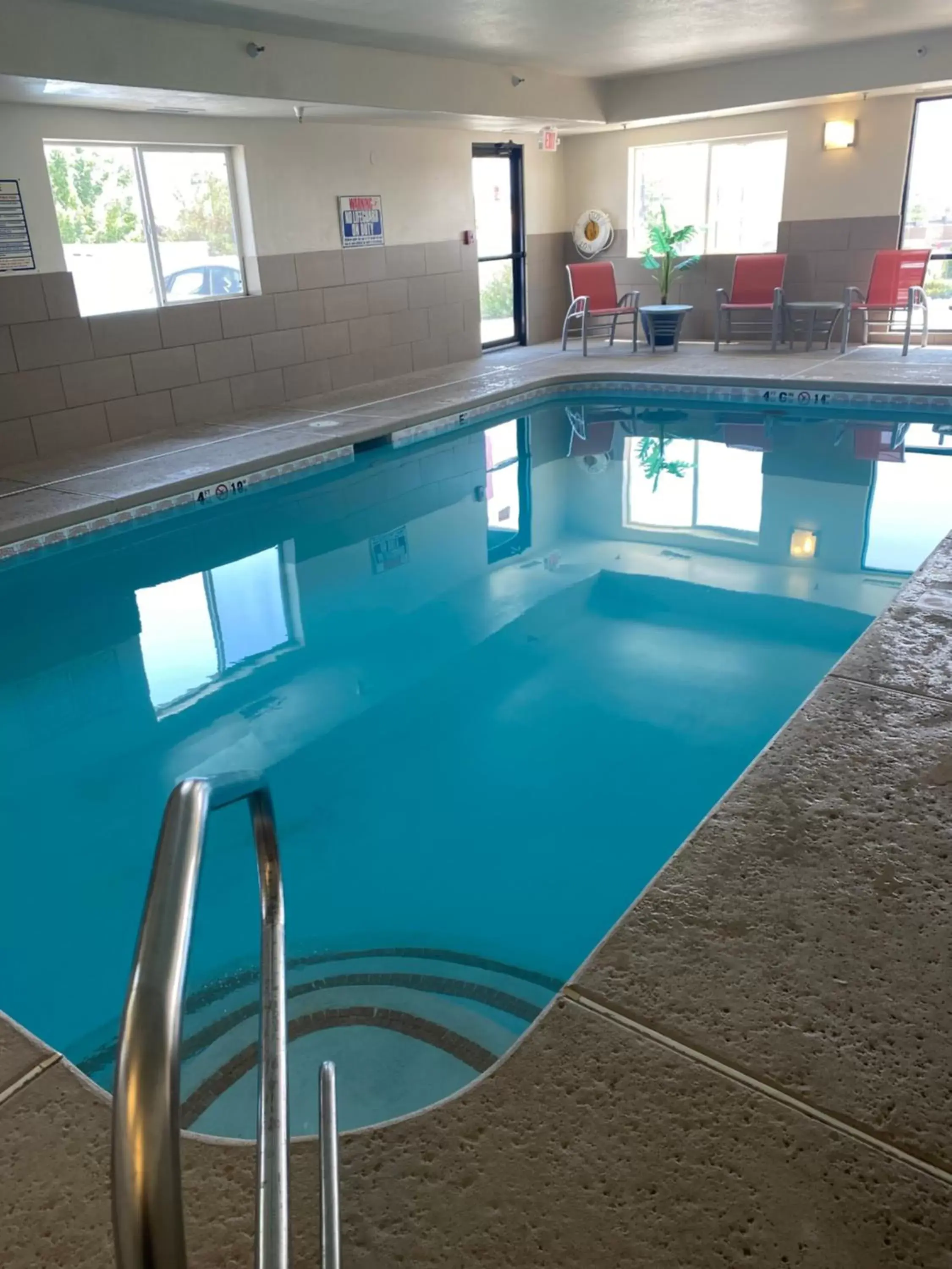 Swimming Pool in Best Western Plus the Four Corners Inn