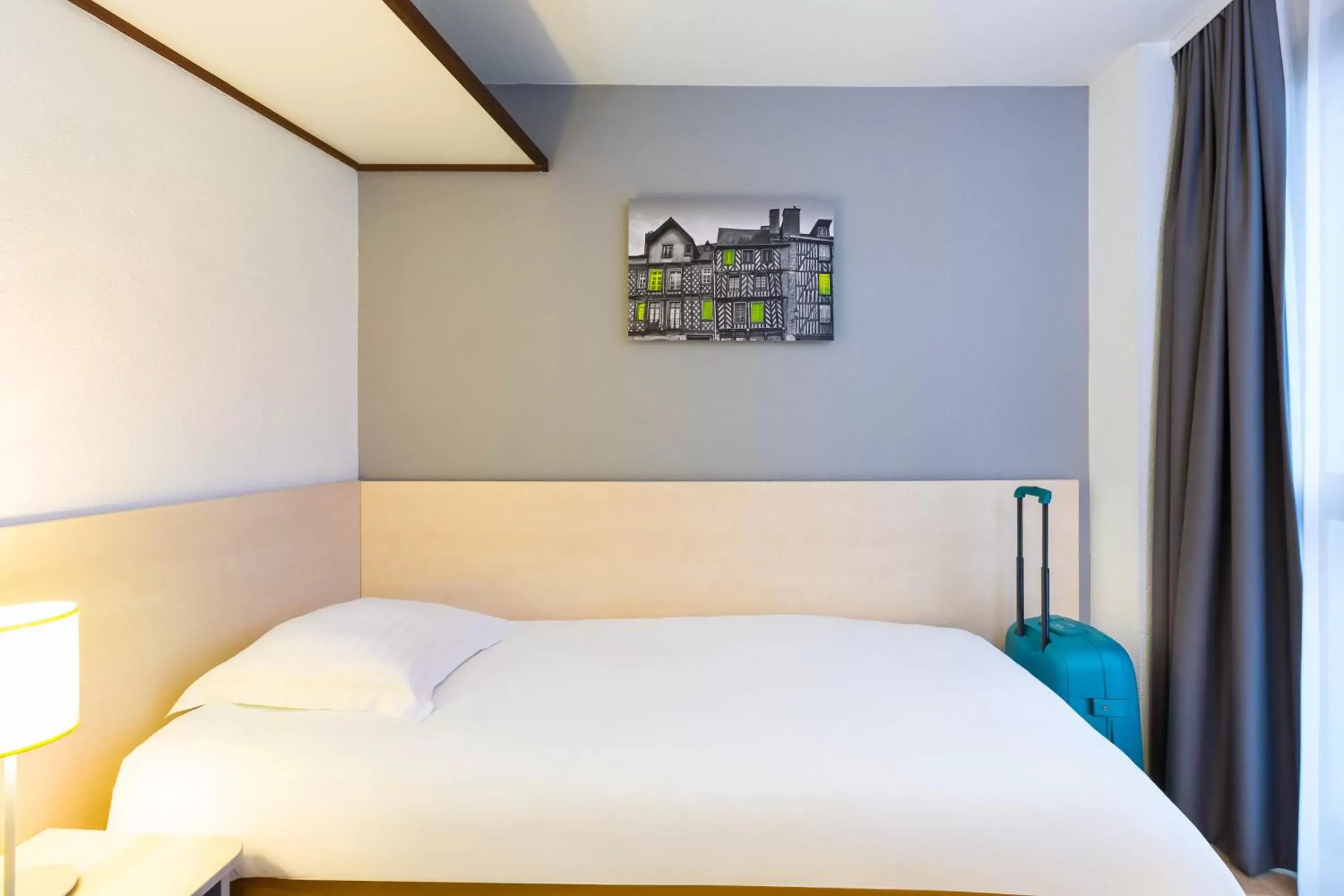 Bed in Aparthotel Adagio Access Rennes Centre