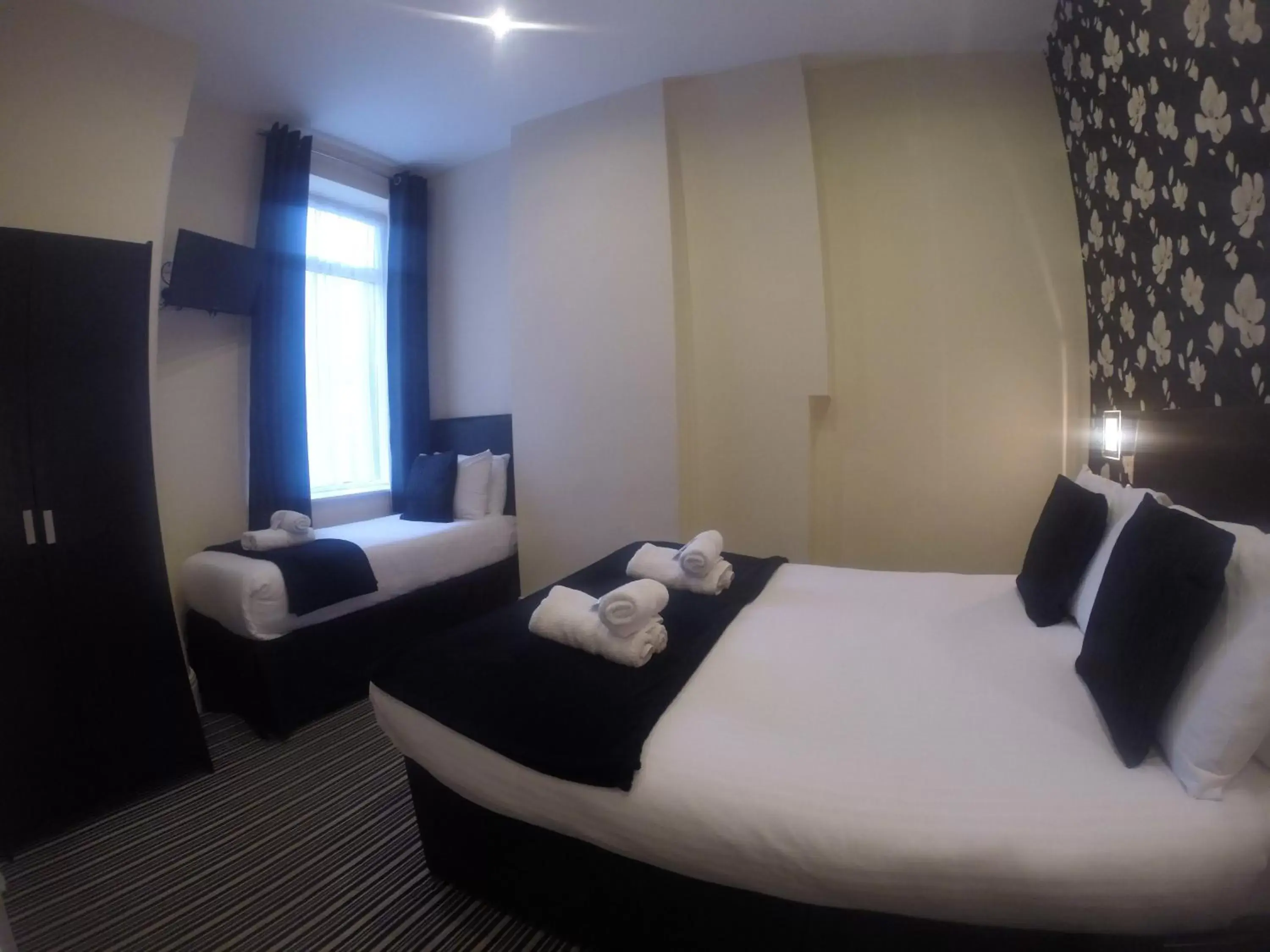 Photo of the whole room, Bed in Happy Return Hotel