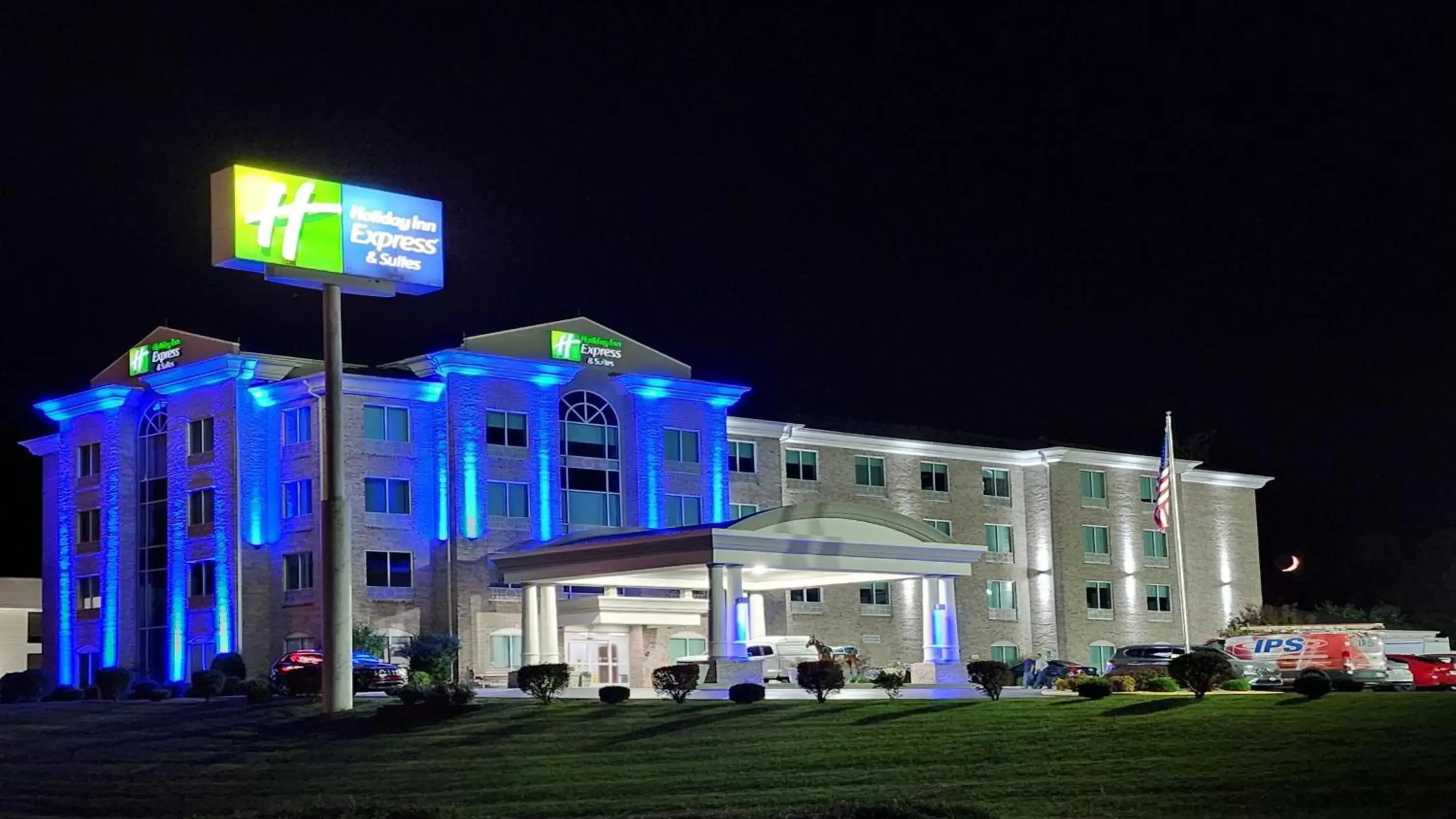 Property Building in Holiday Inn Express Hotel & Suites Somerset Central, an IHG Hotel