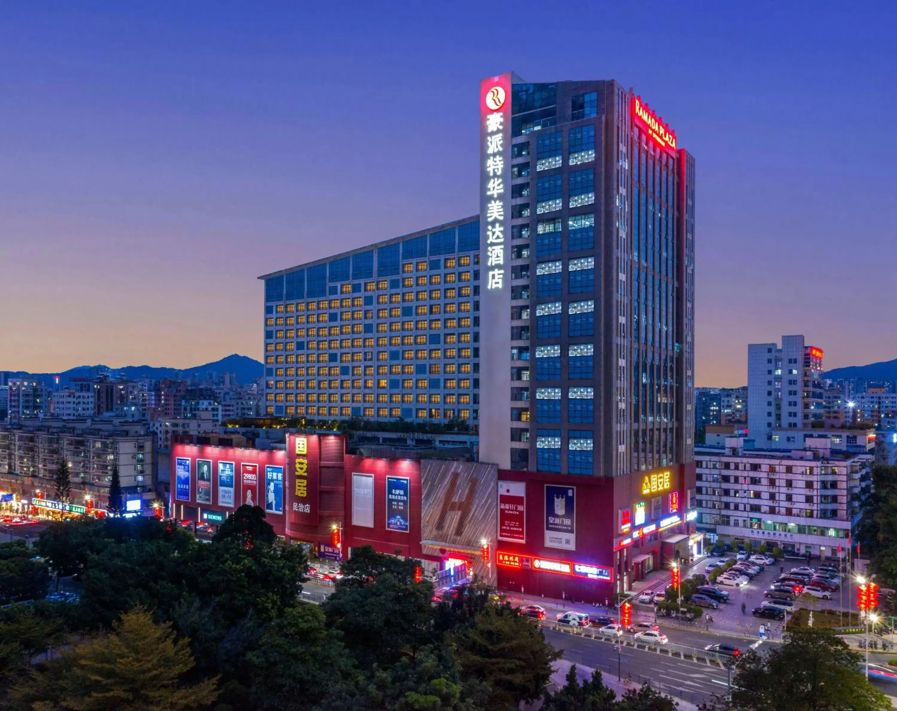 Property Building in Shenzhen Ramada Plaza, North Railway Station