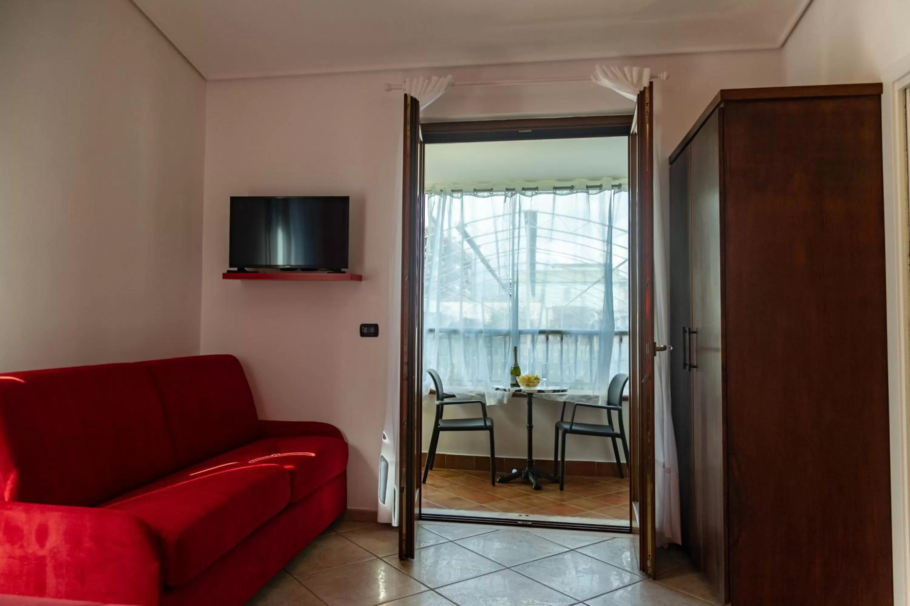 Photo of the whole room in Ohana Bed and Breakfast