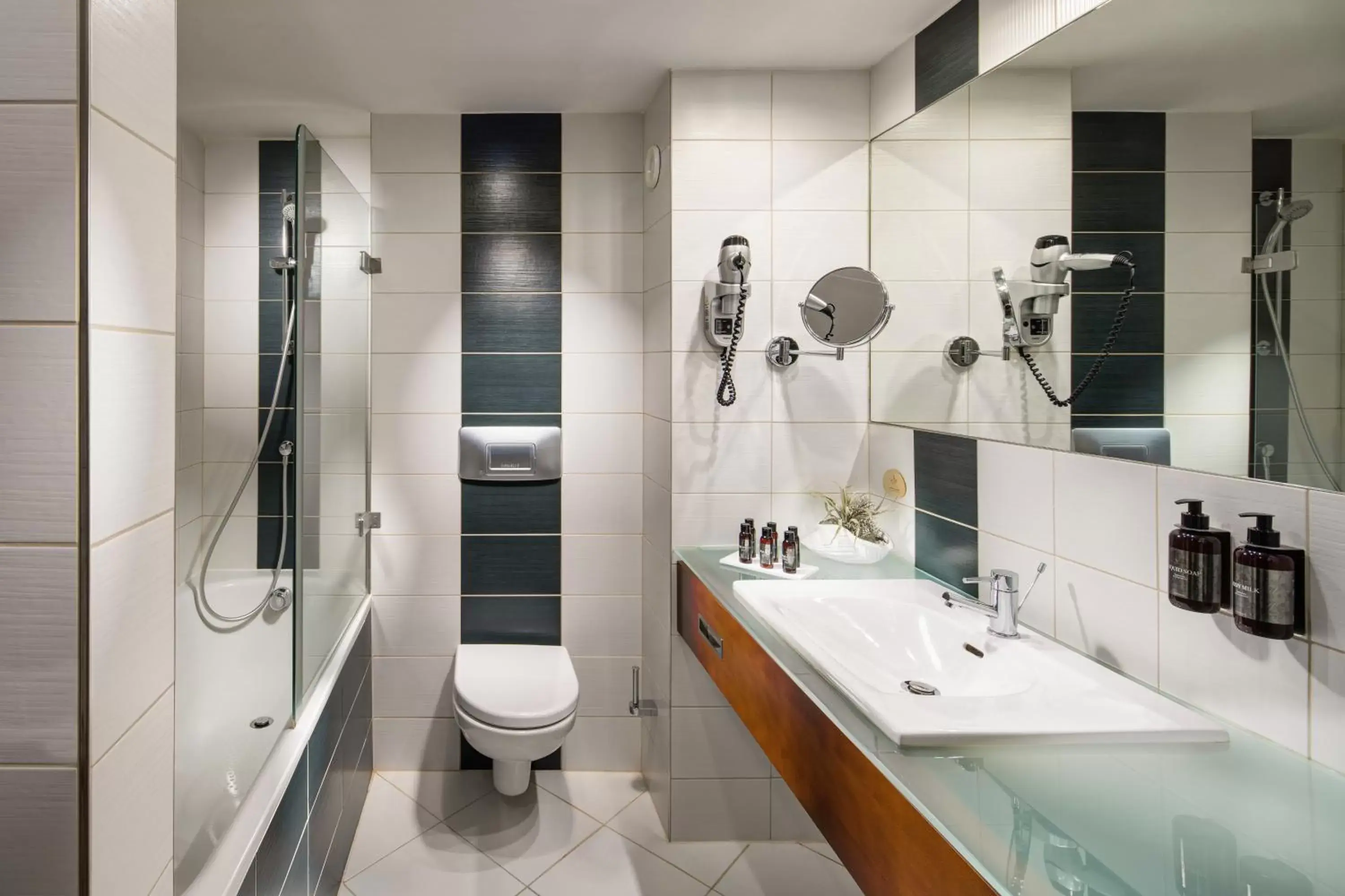 Toilet, Bathroom in Quality Hotel Brno Exhibition Centre
