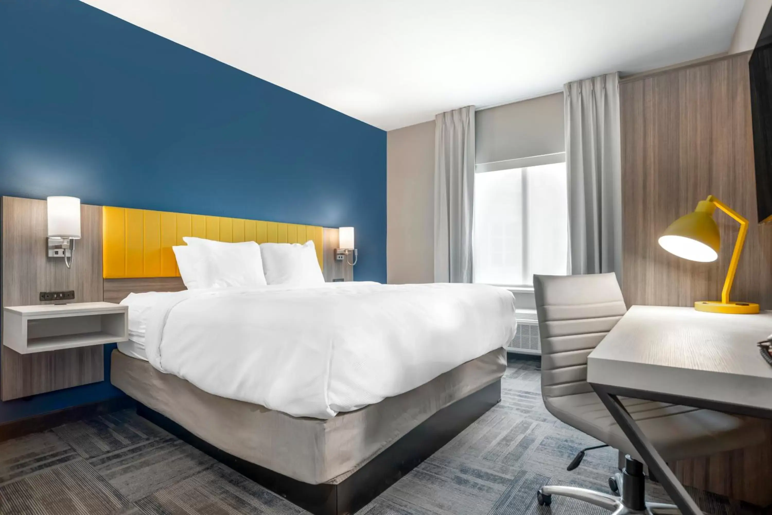 King Room - Non Smoking in Comfort Inn & Suites Destin near Henderson Beach King Room - Non Smoking in Comfort Inn & Suites Destin near Henderson Beach