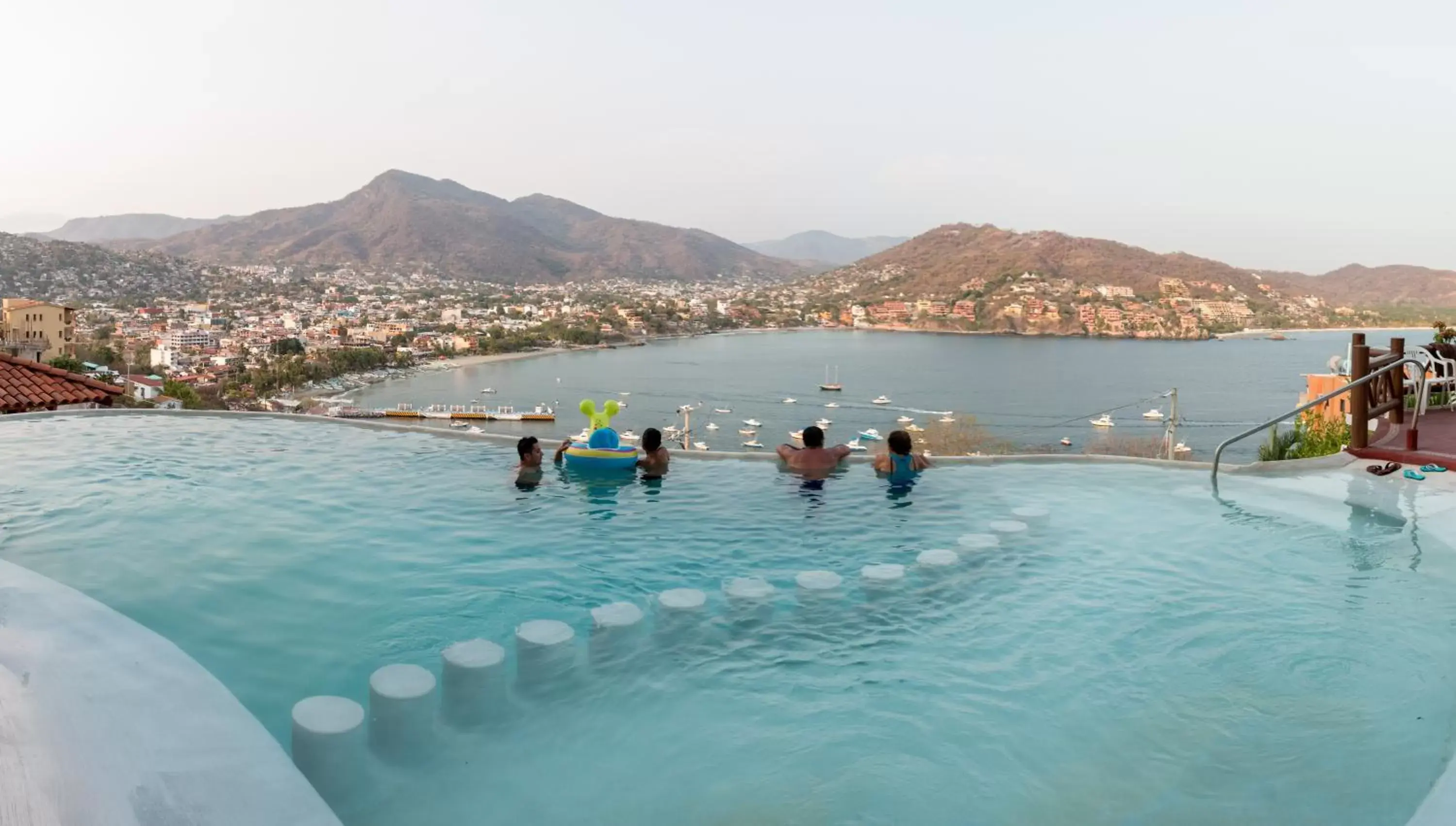 Pool view, Guests in Villas El Morro