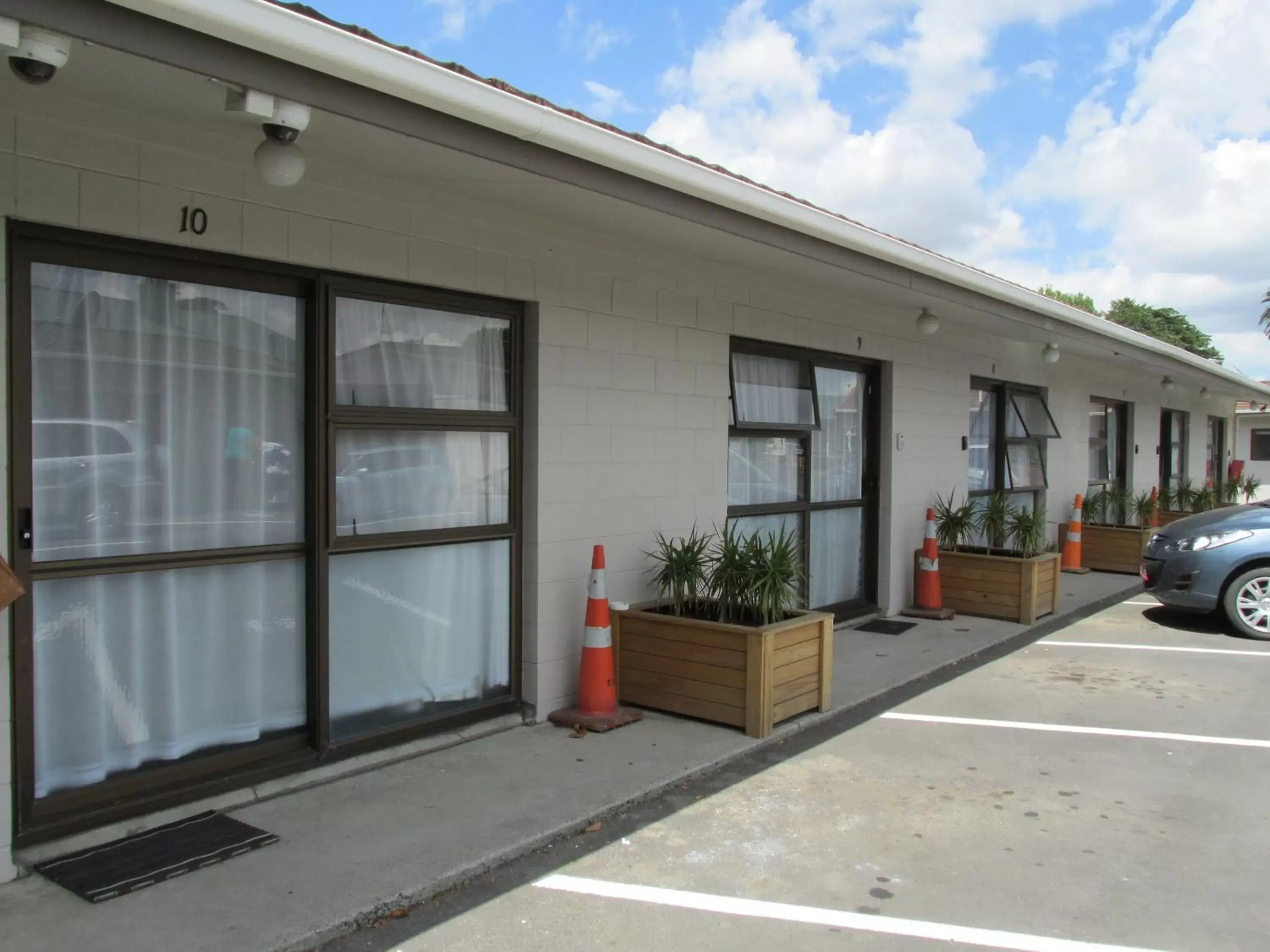 Day, Property Building in Middlemore Motel