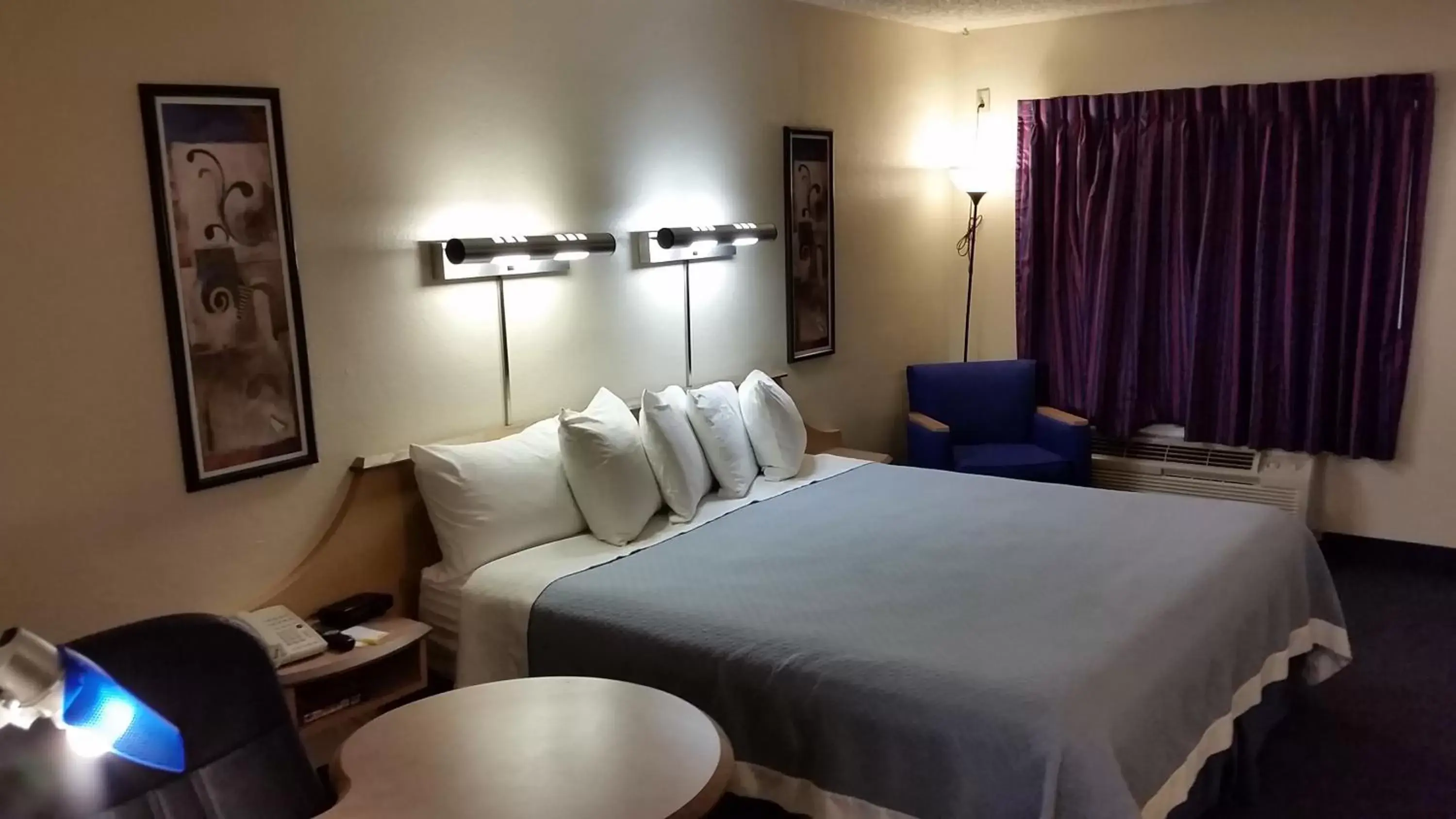 Photo of the whole room, Bed in Days Inn by Wyndham Buena Park