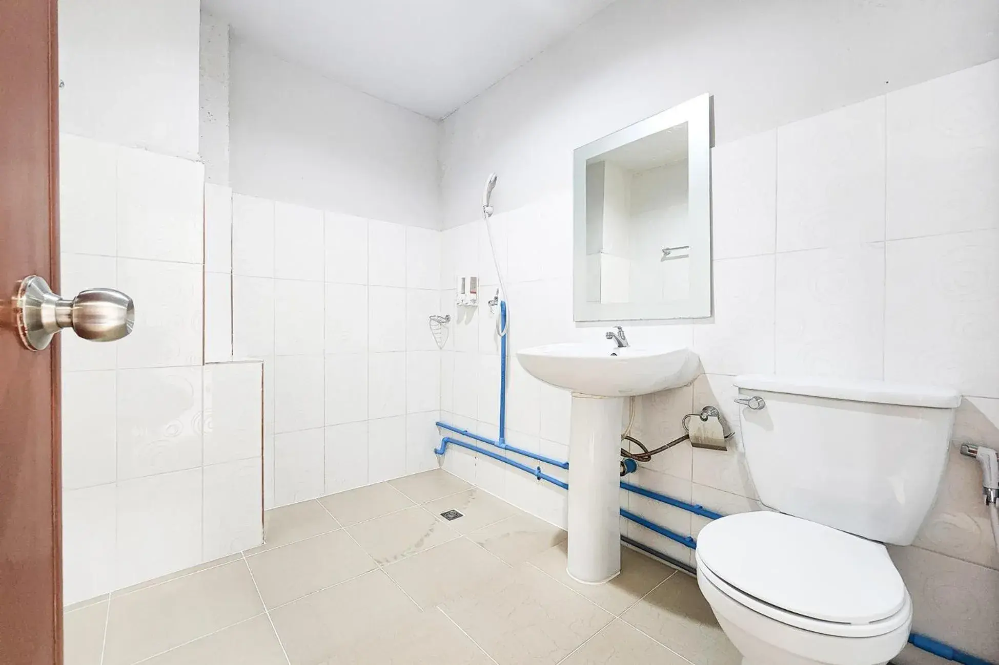 Bathroom in Freesia Bangphi Guest House